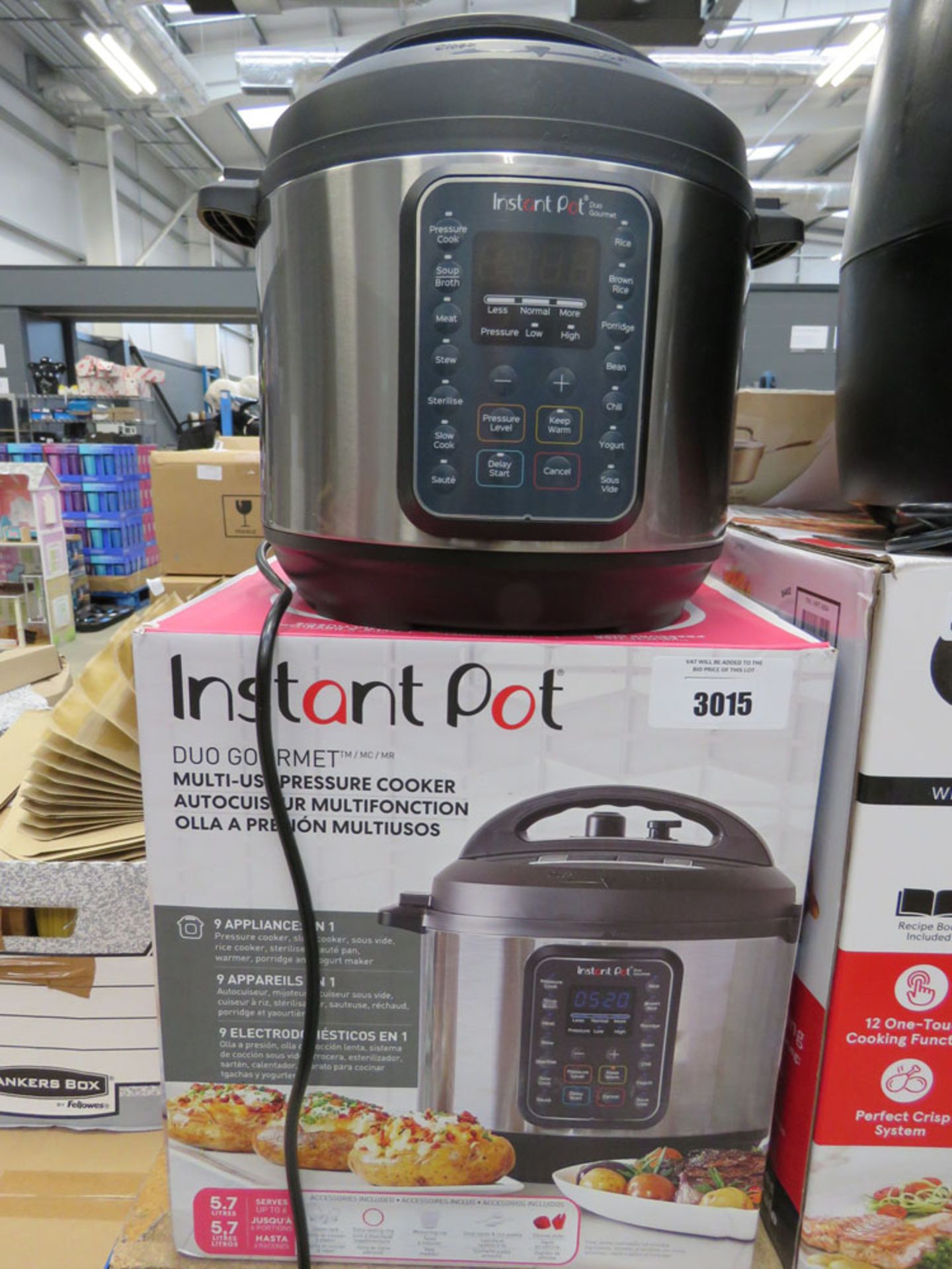 Instant Pot Duo multi use pressure cooker with box