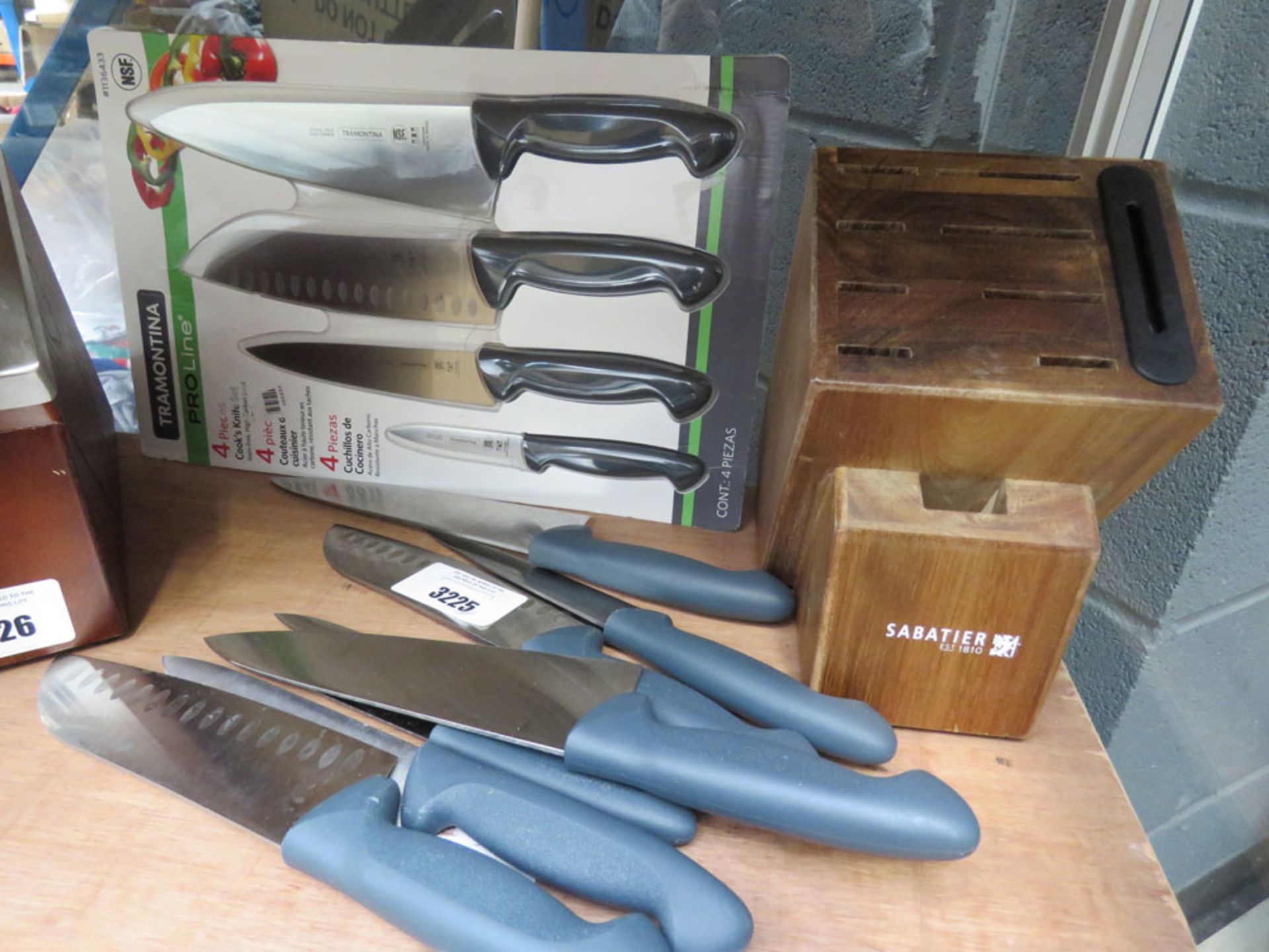 Sabatier knife block and 8 loose knives