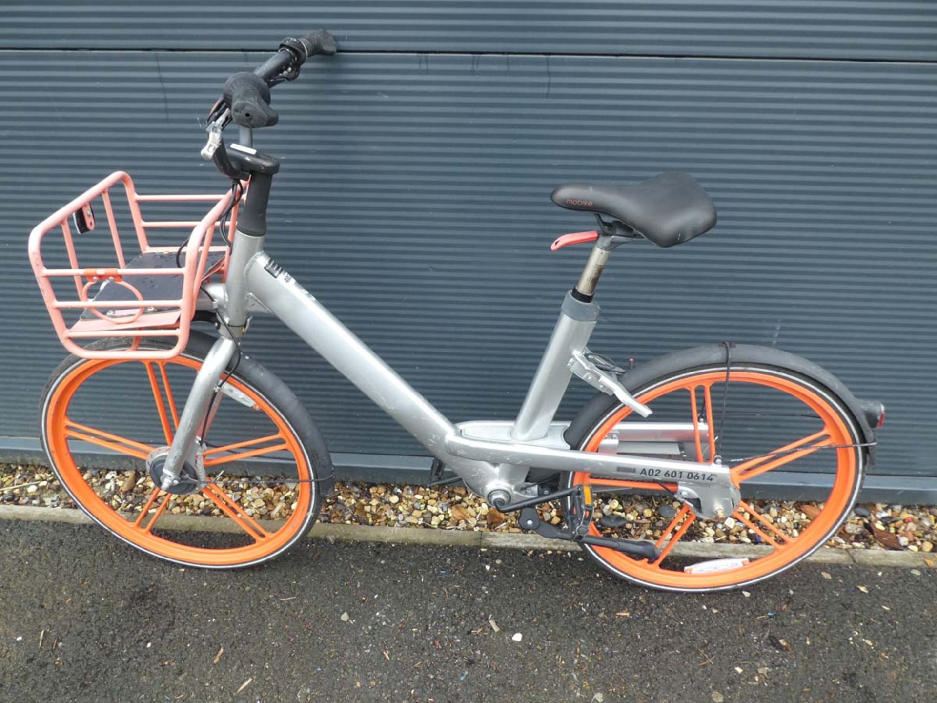 MO2600 Mobike with solid tyres and front basket