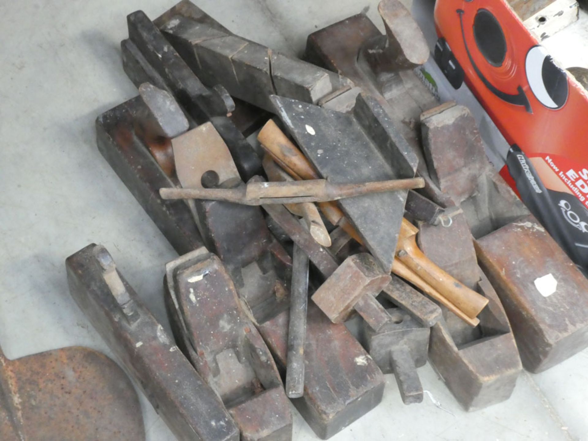 Half an underbay of vintage tools including planes, peat shovel heads, saws, hand drills, etc - Image 3 of 3