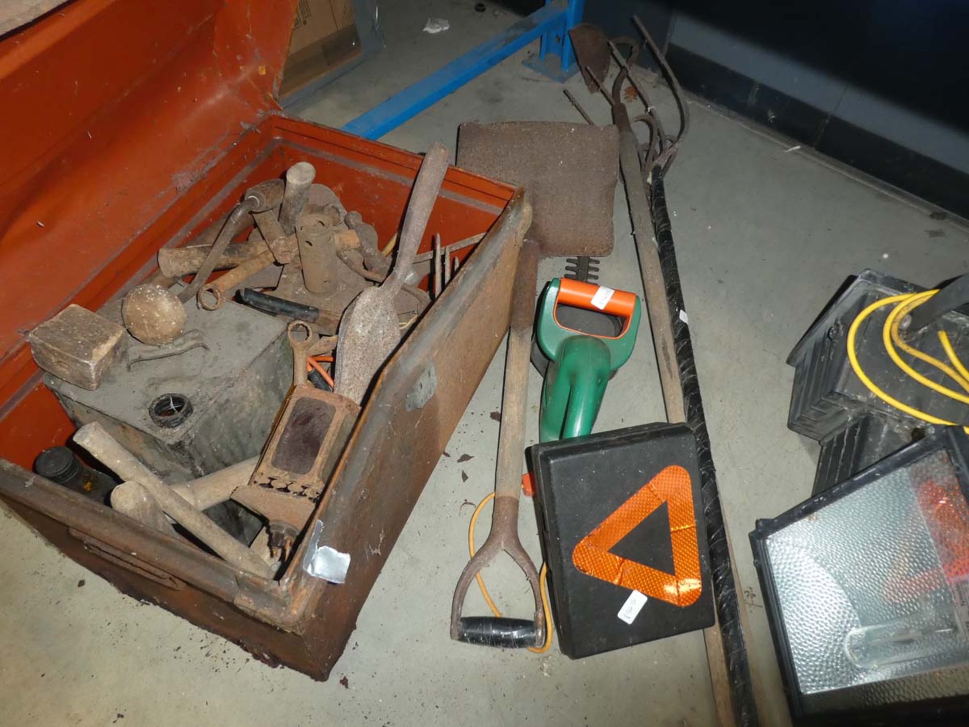 Small quantity of garden tools and metal trunk of tools