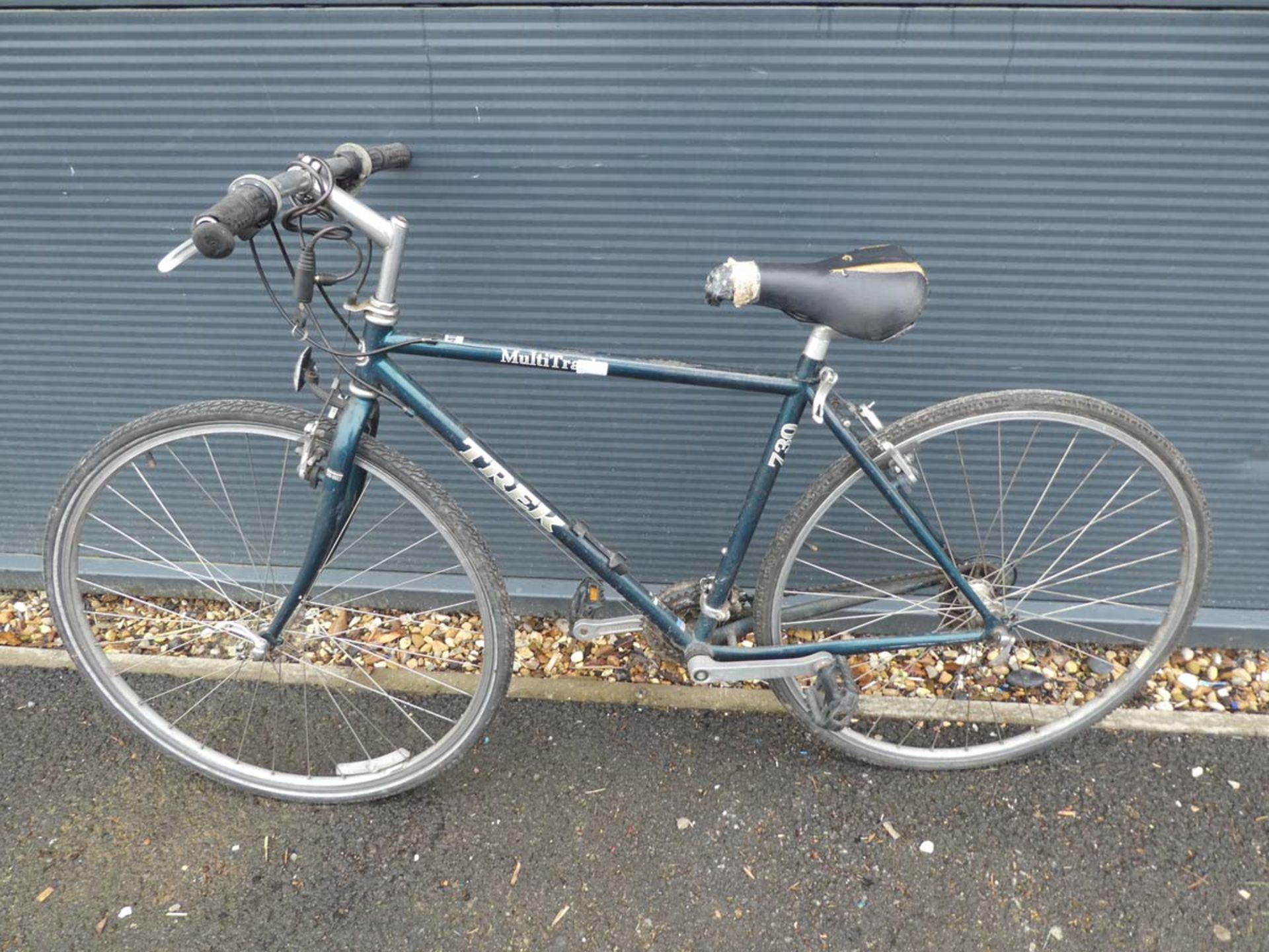 Trek town bike in green