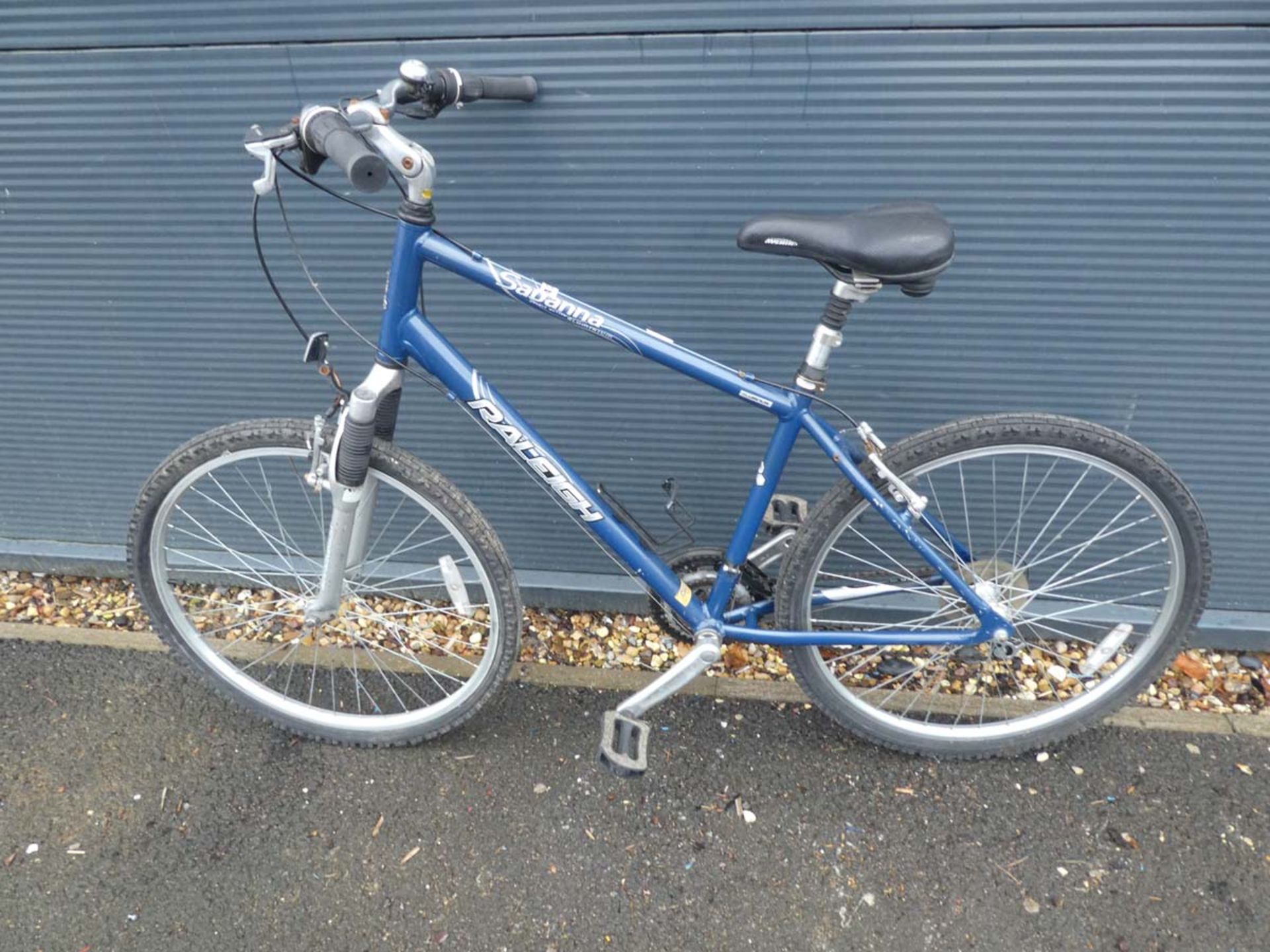 Raleigh Savanna blue mountain bike