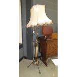 Metal tripod telescopic floor lamp with shade