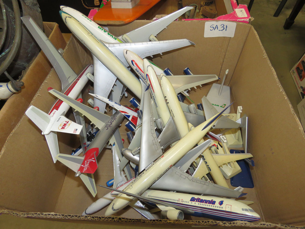Box containing British Airways & other ornamental airliners