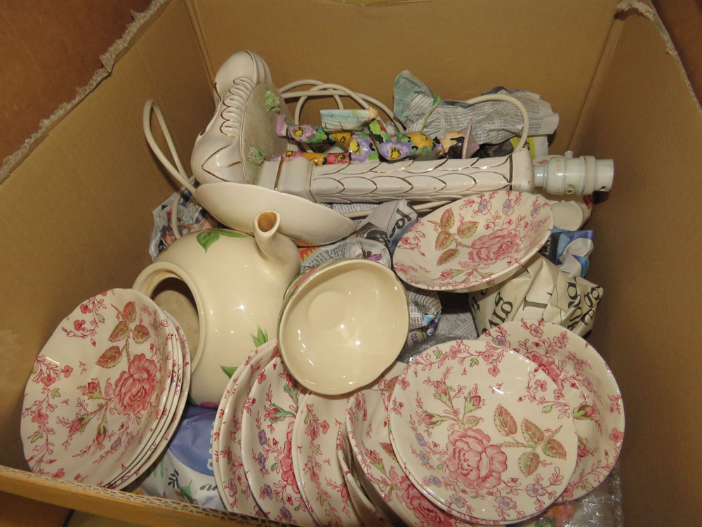 3 Boxes containing floral-patterned crockery, table lamp, coloured & other household glassware - Image 3 of 4