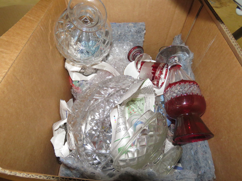 3 Boxes containing floral-patterned crockery, table lamp, coloured & other household glassware - Image 2 of 4