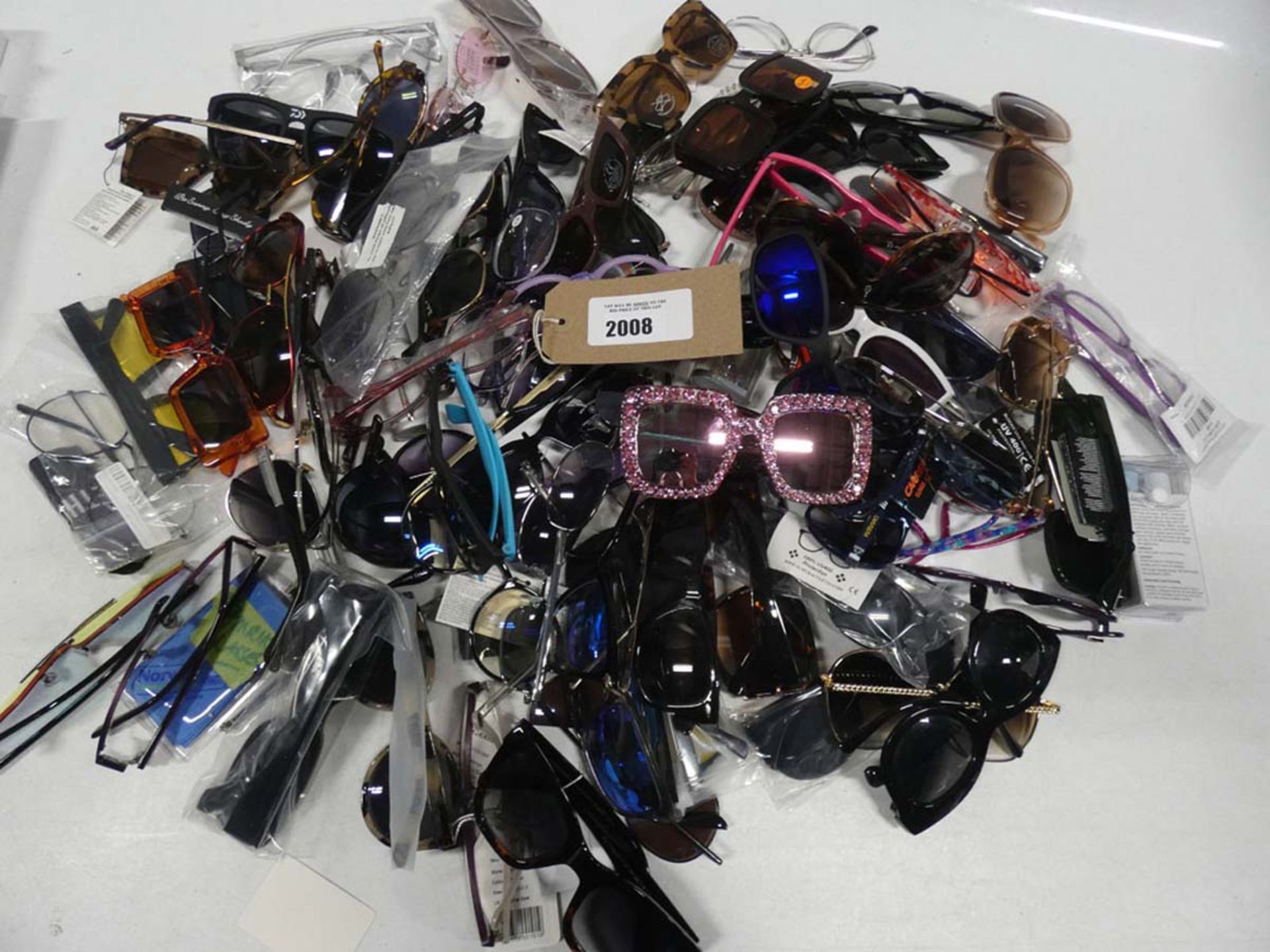 Bag containing quantity of sunglasses and reading glasses