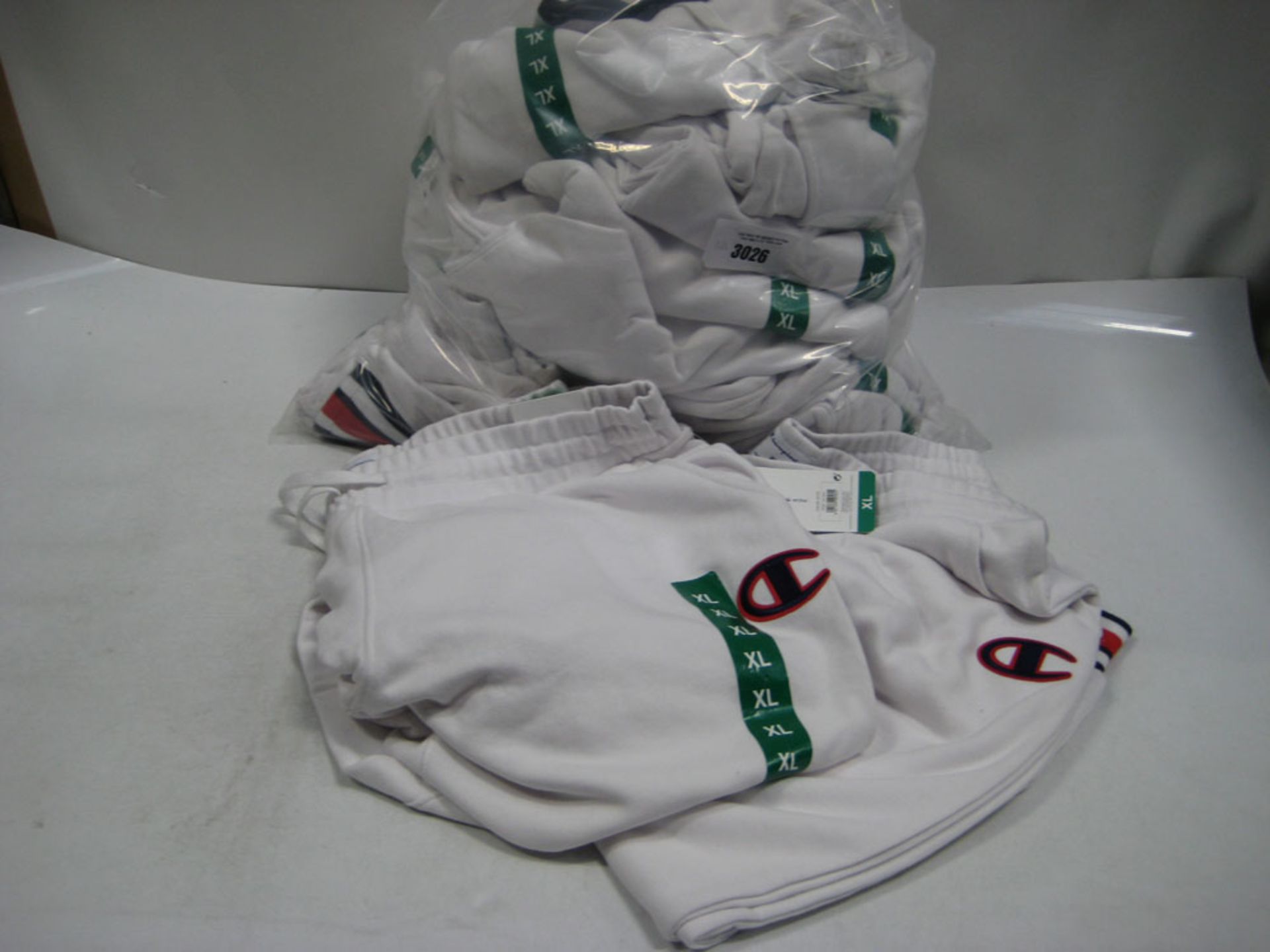 Bag containing approx. 12 Champion white jogging bottoms, sizes mainly XL