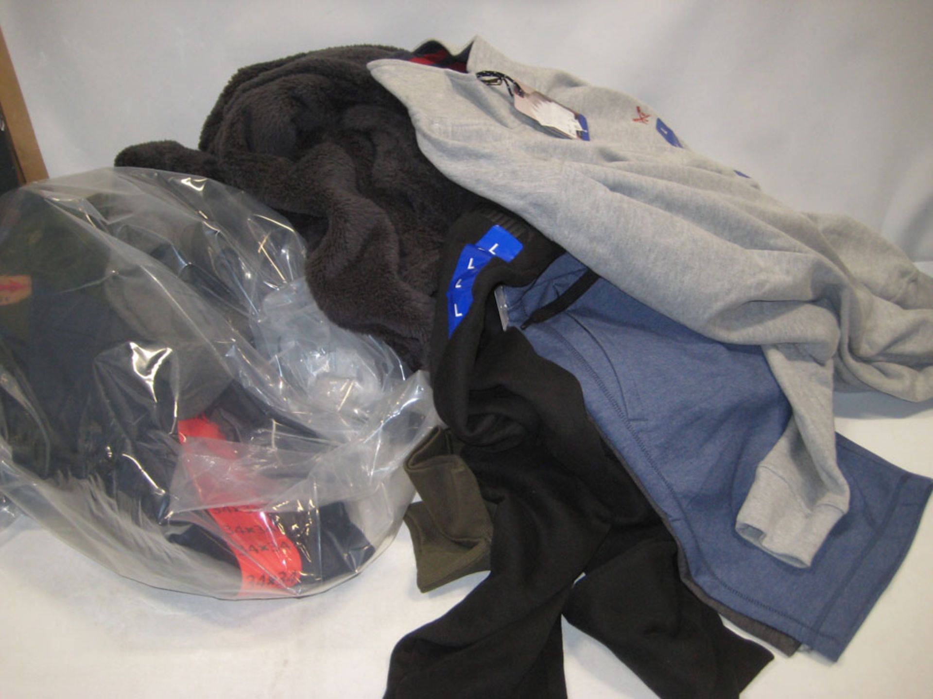 Bag of gents clothing to include shorts, jogging bottoms, dressing gown, Crew clothing etc
