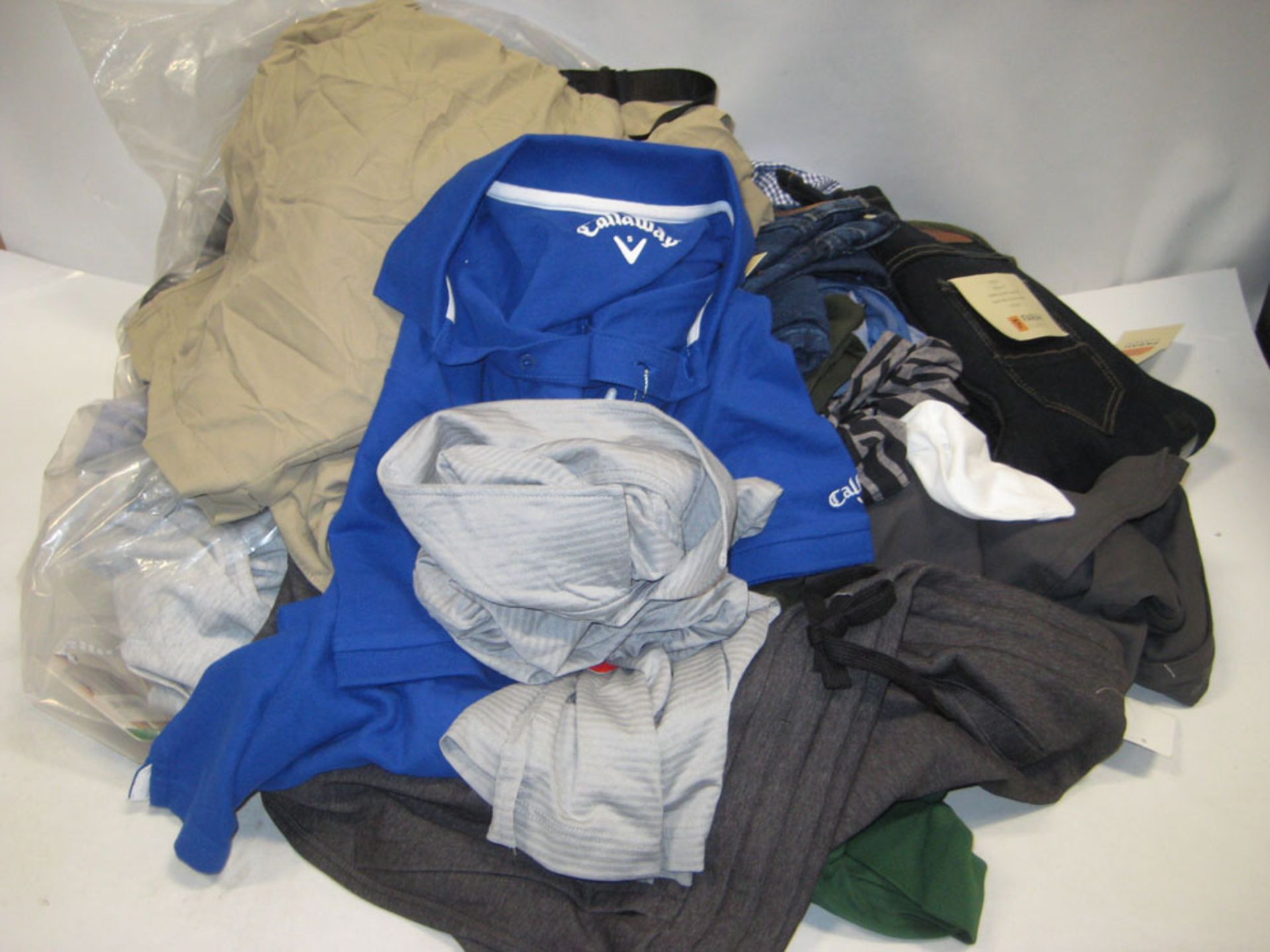 Bag of gents clothing to include Farah jeans, Calloway polo shirts, jogging shorts, shorts, long