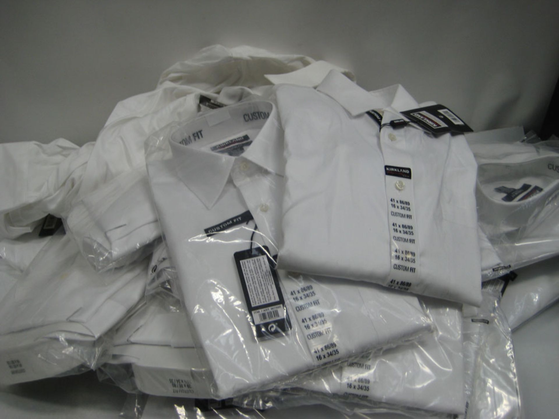 Bag containing approx. 20 Kirkland white shirts, sizes ranging from 16'' - 15.5''