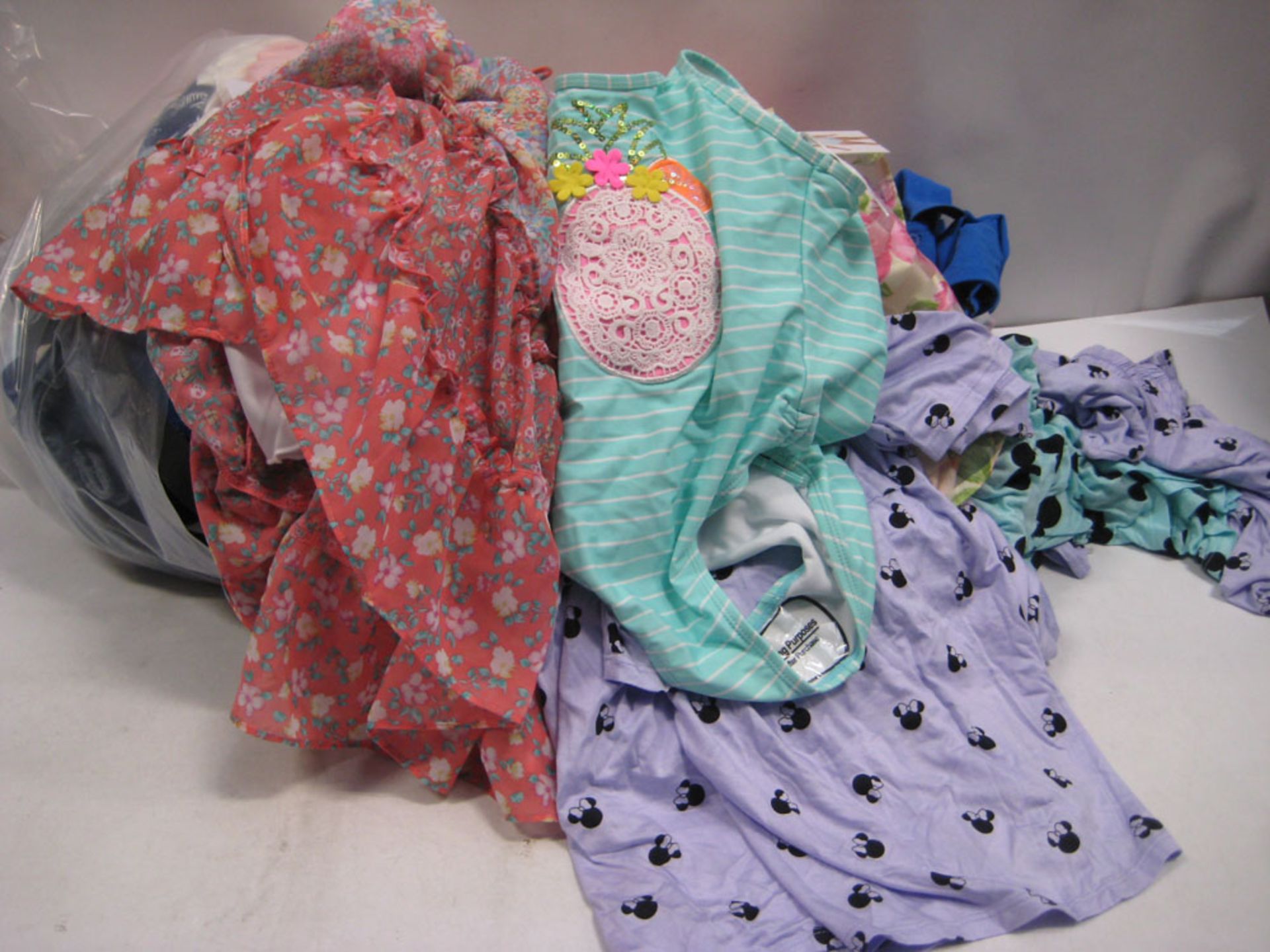 Bag of children's clothing to include dresses, jeans, tshirts, sleepwear, etc