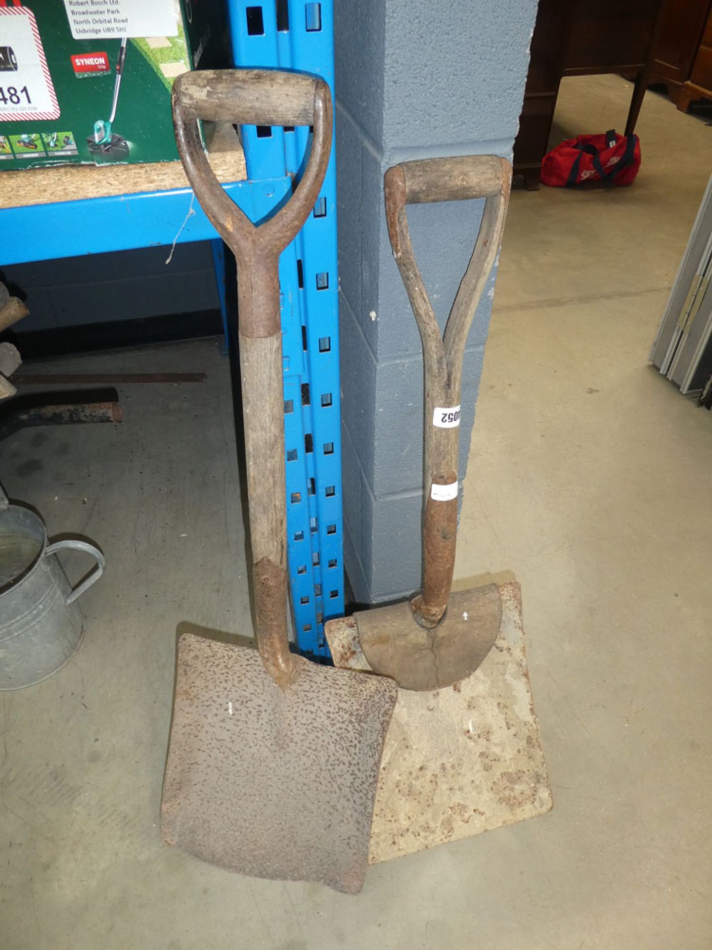 4053 2 vintage shovels
