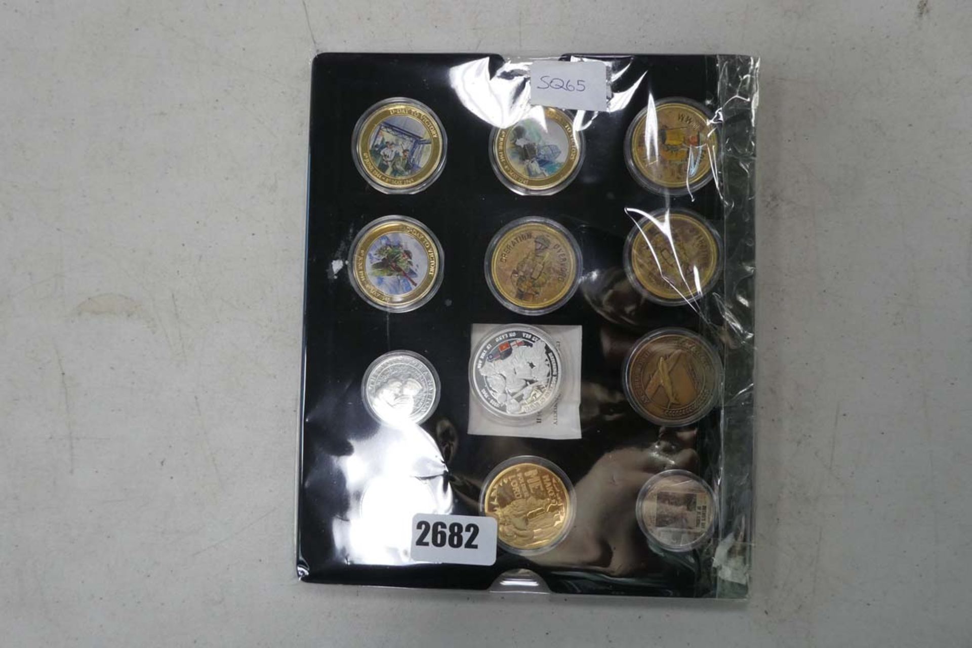 Tray of 12 various commemorative coins, enamelled etc.