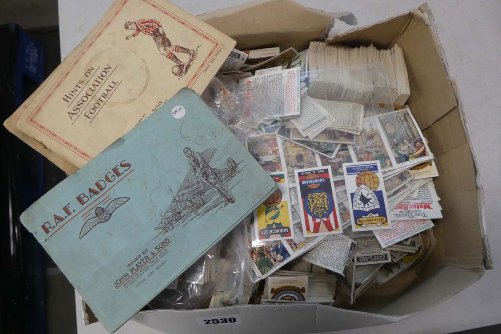 Tray containing various loose collectors cards, inc. FA John Players & Sons paperback album