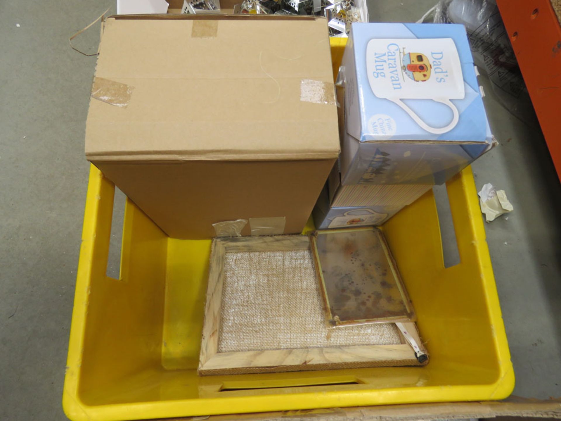 2 boxes containing mixed items incl. mug, mini lanterns, and box of various Christmas decorations - Image 3 of 4