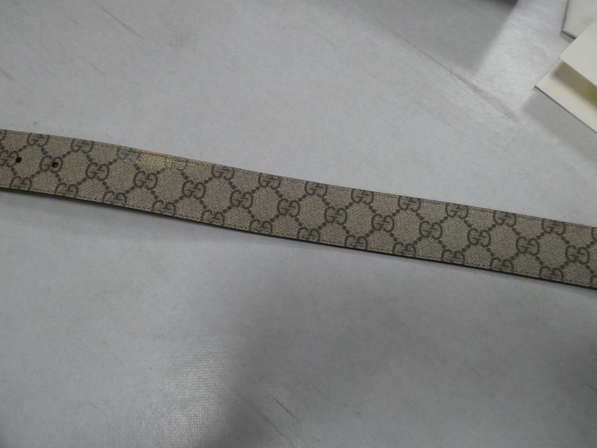 Gucci men's logo print belt size 80 / 32 with dust bag and box - Image 3 of 3