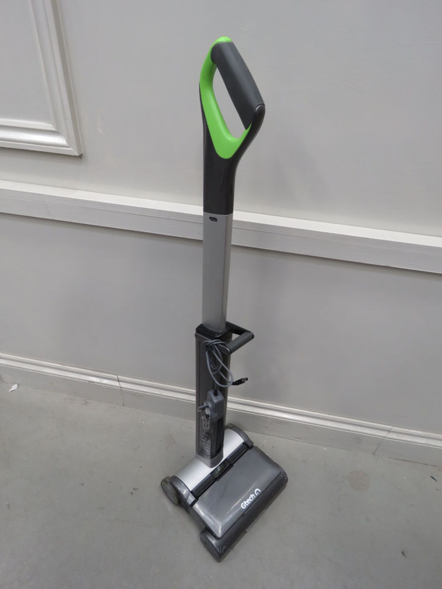 Upright G-Tech Air Ram with charger