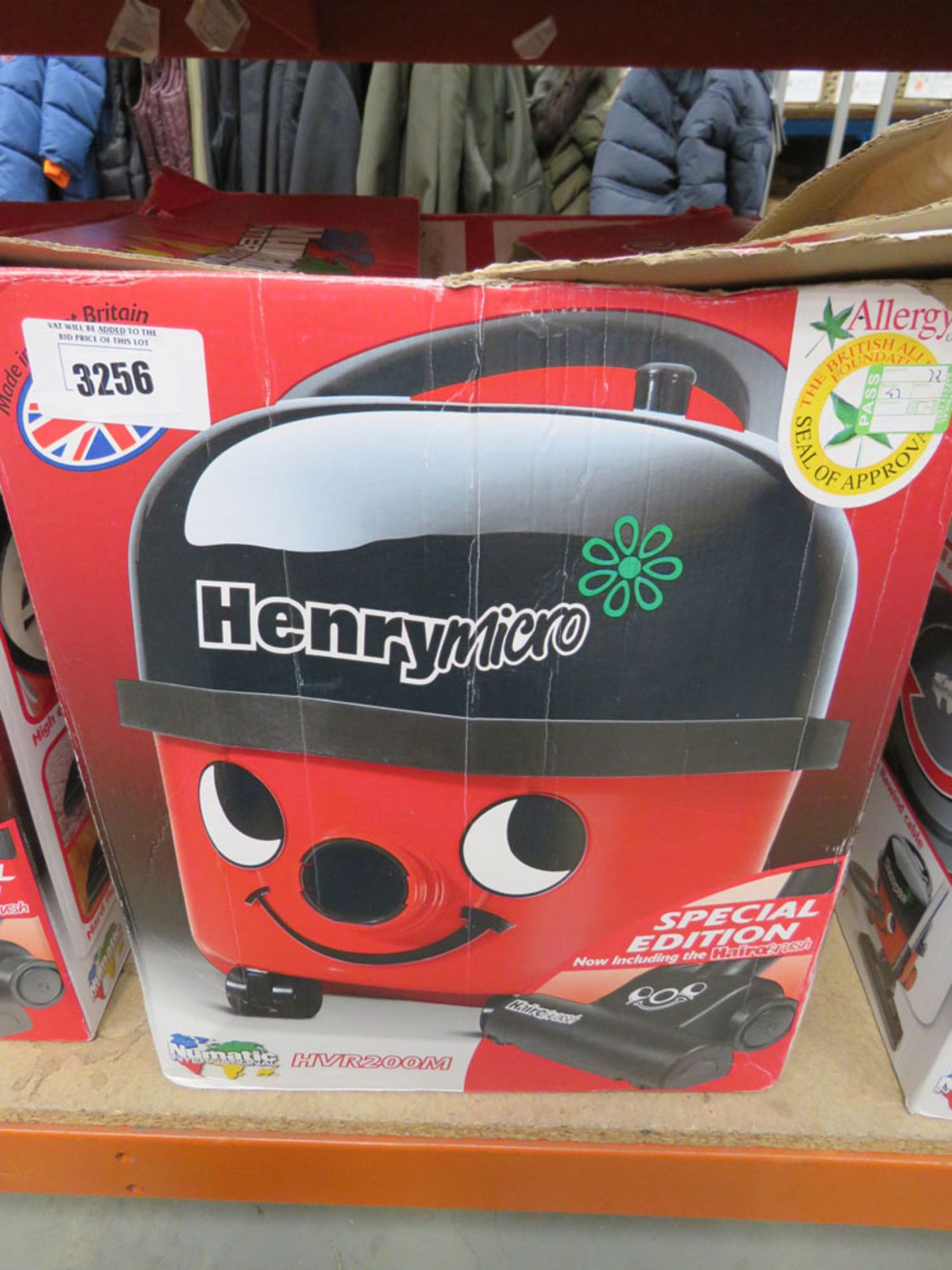 Henry Micro vacuum cleaner with pole and box - Image 2 of 2