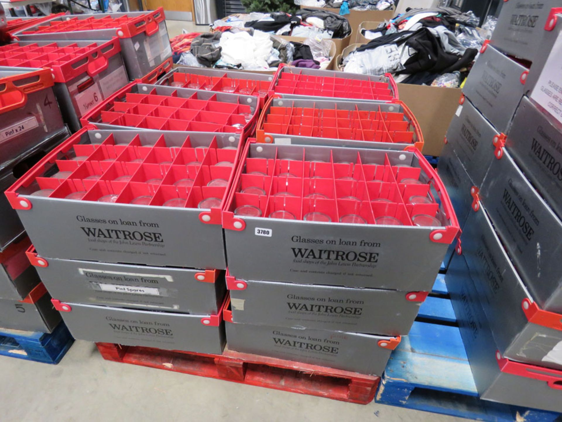 Large pallet of mixed pint glasses