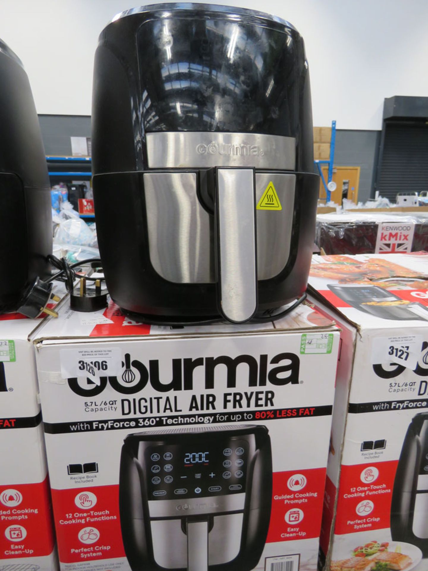 3106 - (TN28) Gourmia digital air fryer with box