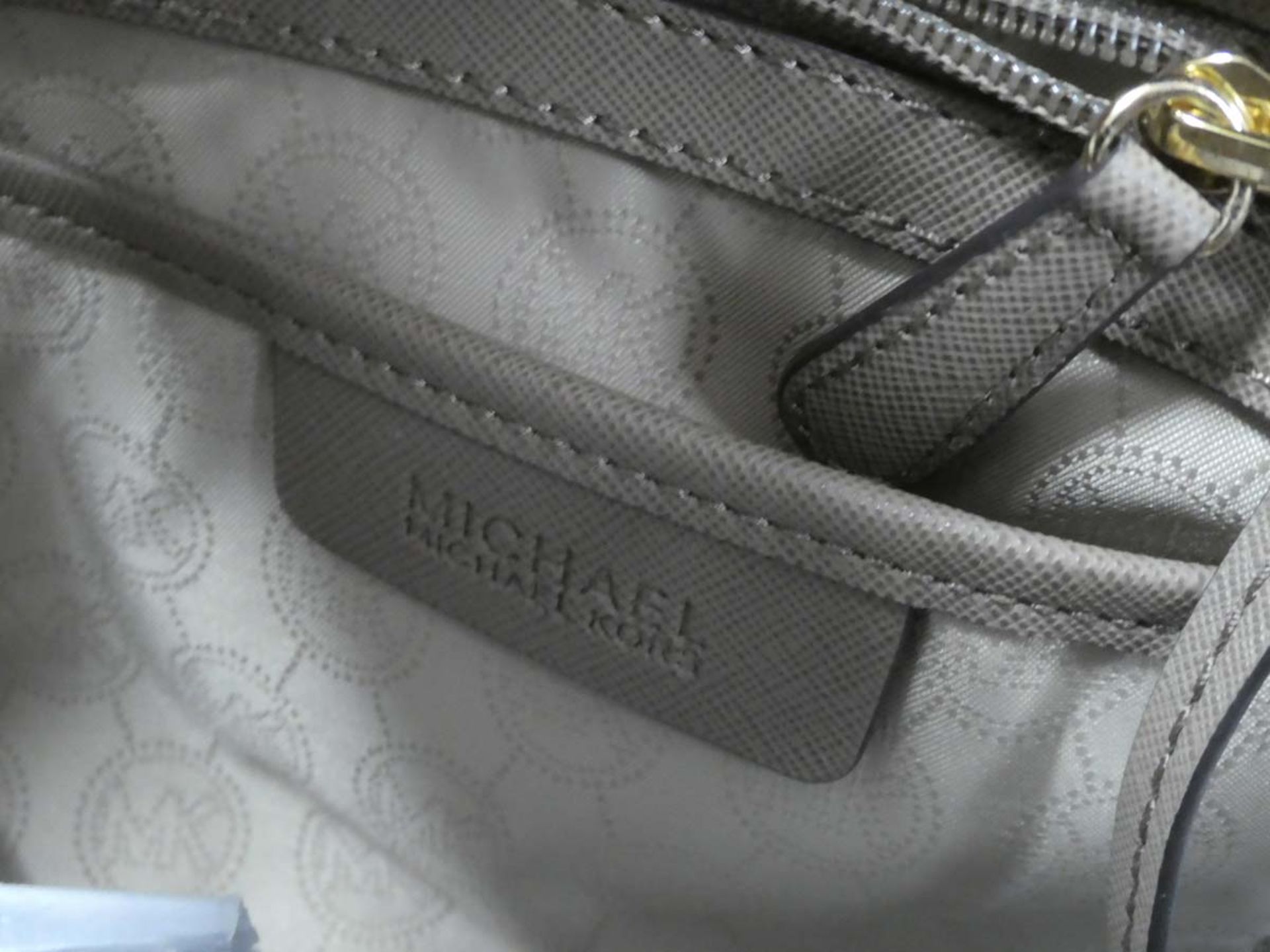 Michael Kors leather taupe handbag with dust bag (wrong dust bag ''coach'' dust bag) - Image 3 of 3