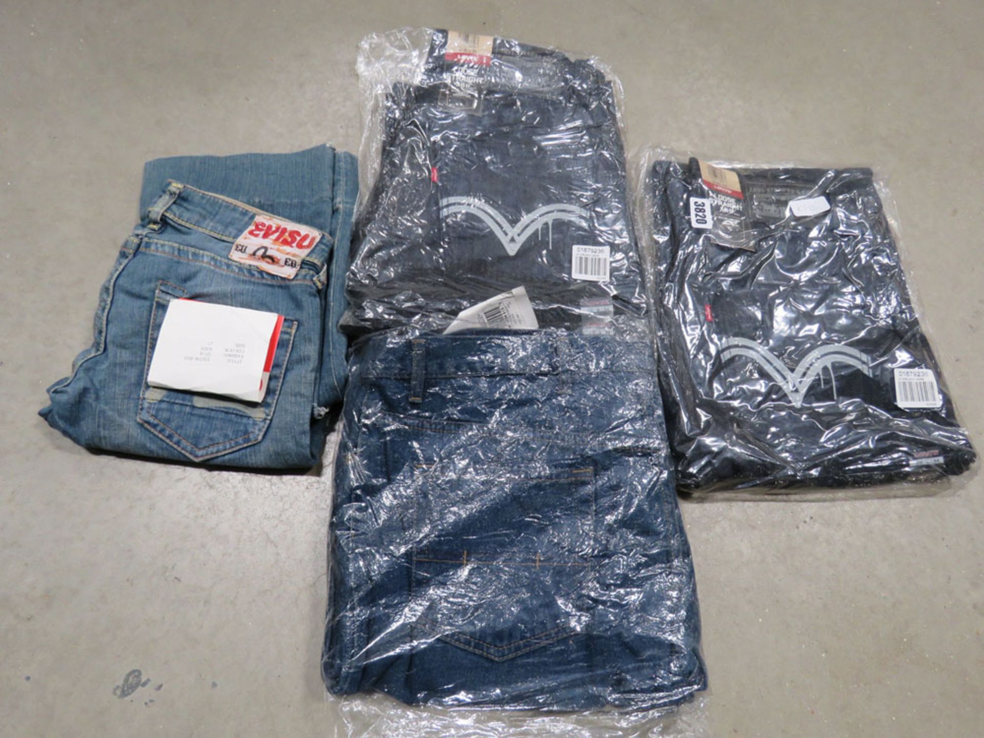 3 pairs of mixed style Levi jeans