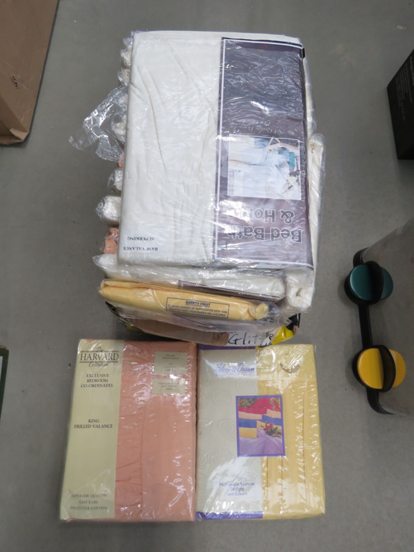 Box of various bedding