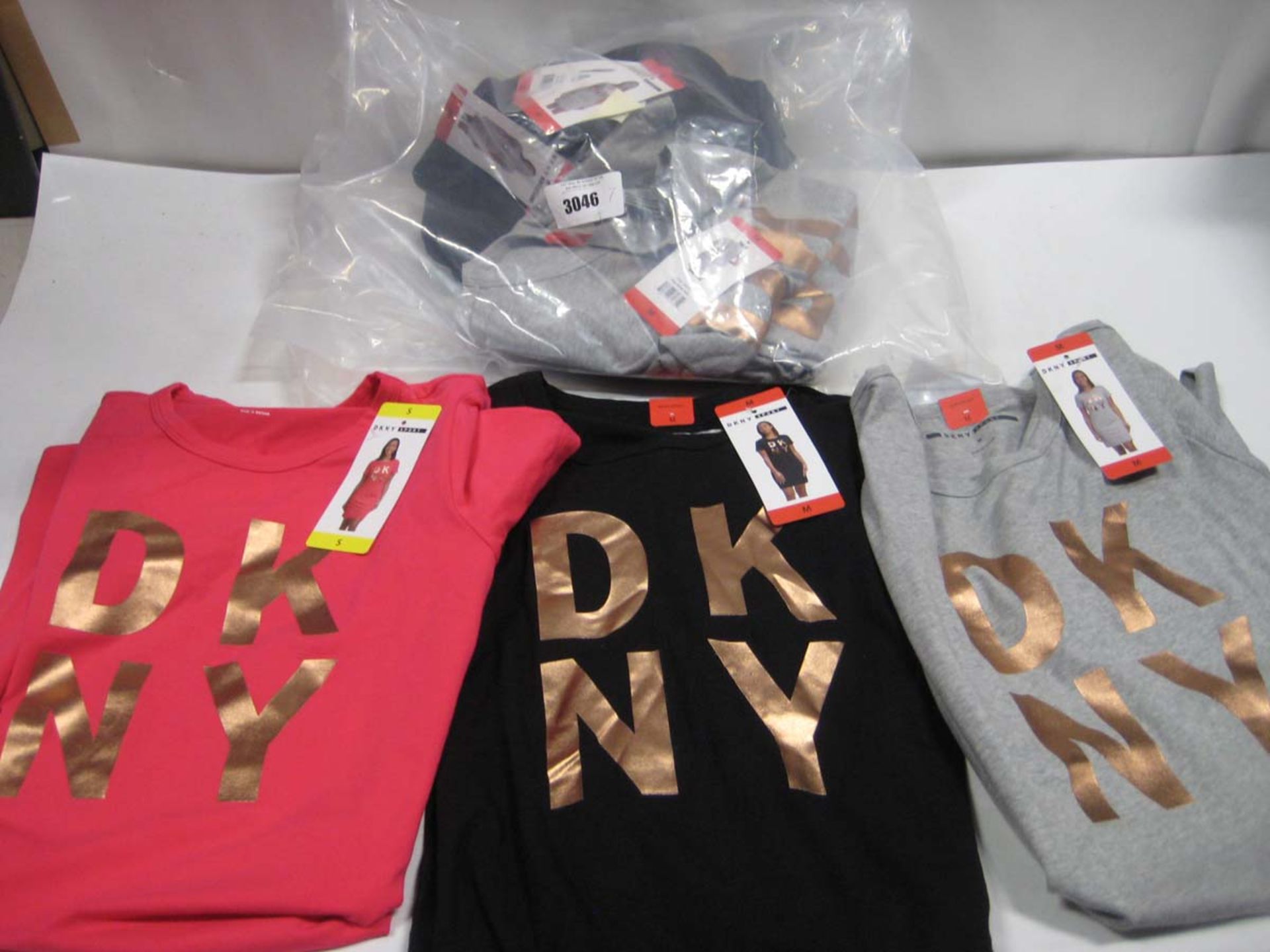 Bag containing approx. 7 t-shirt/dresses by DKNY, various colours and sizes