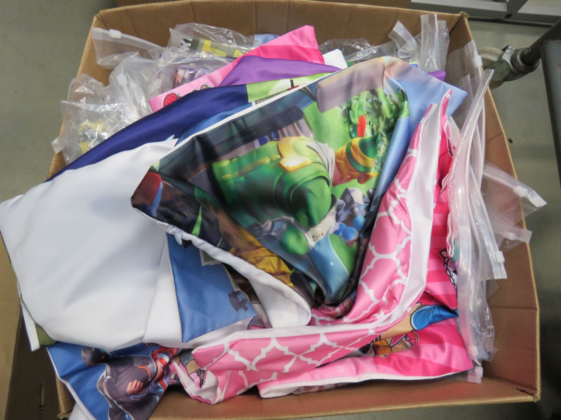 Box of approx. 140 Lol and Fortnite cushion covers - Image 2 of 2