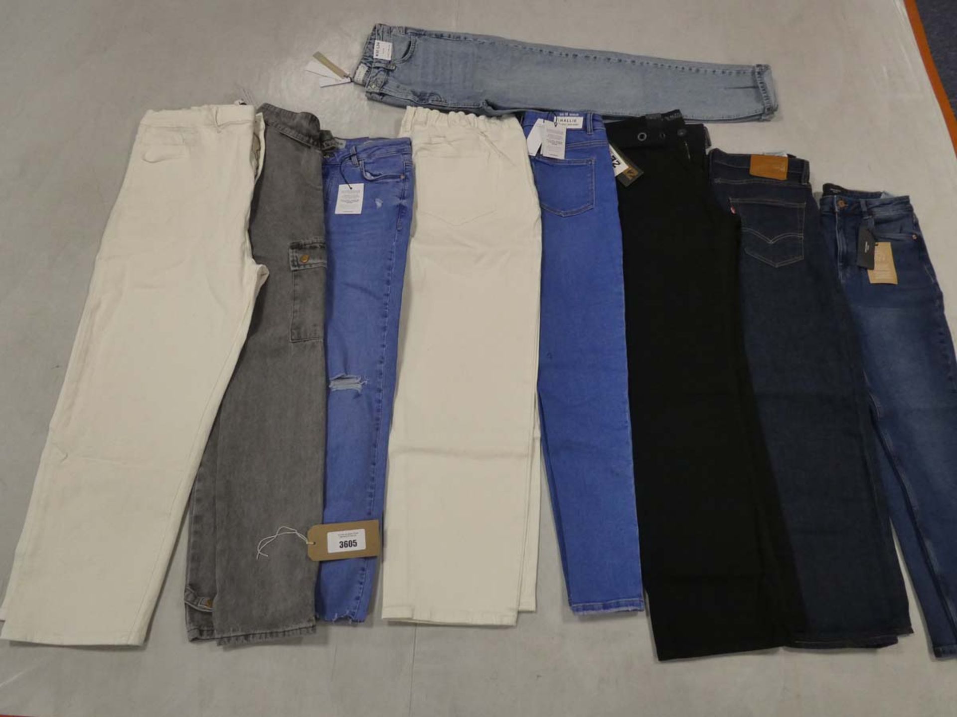 Selection of denim wear to include Levi, TopShop, PrettyLittleThing, etc