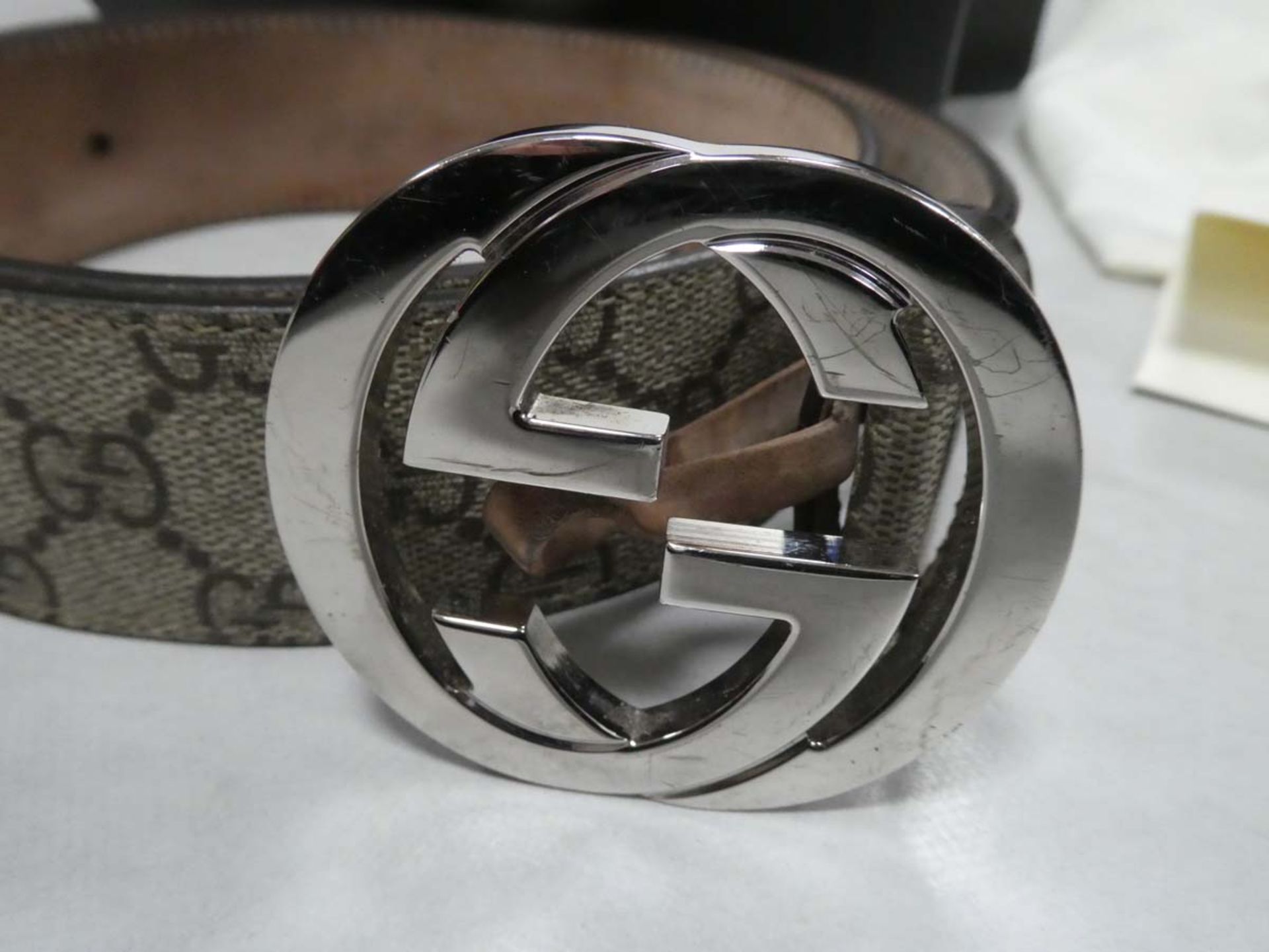 Gucci men's logo print belt size 80 / 32 with dust bag and box - Image 2 of 3