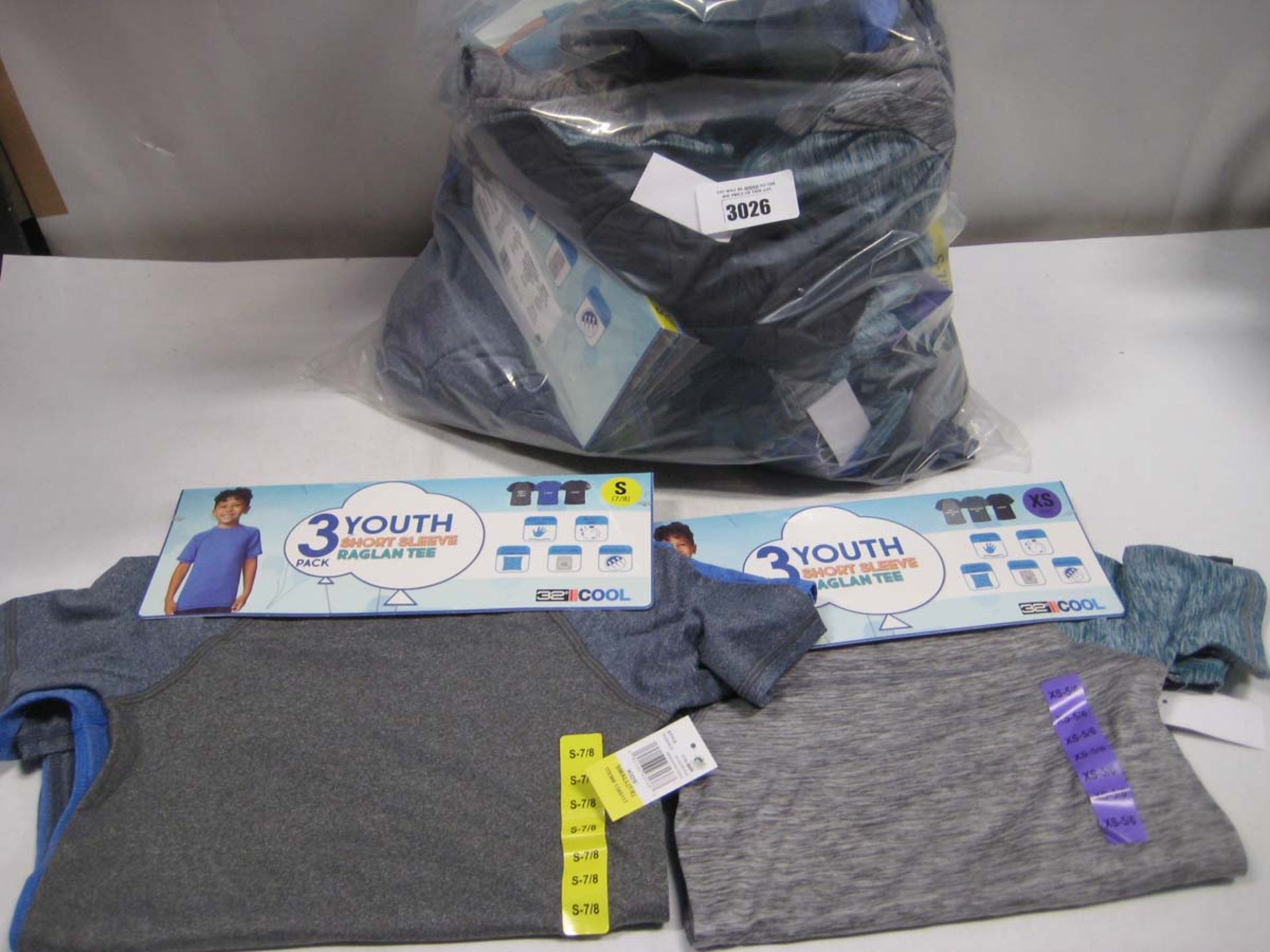 Bag containing approx. 18 3-pack sets of kids short sleeved t-shirts, variosu colours and sizes