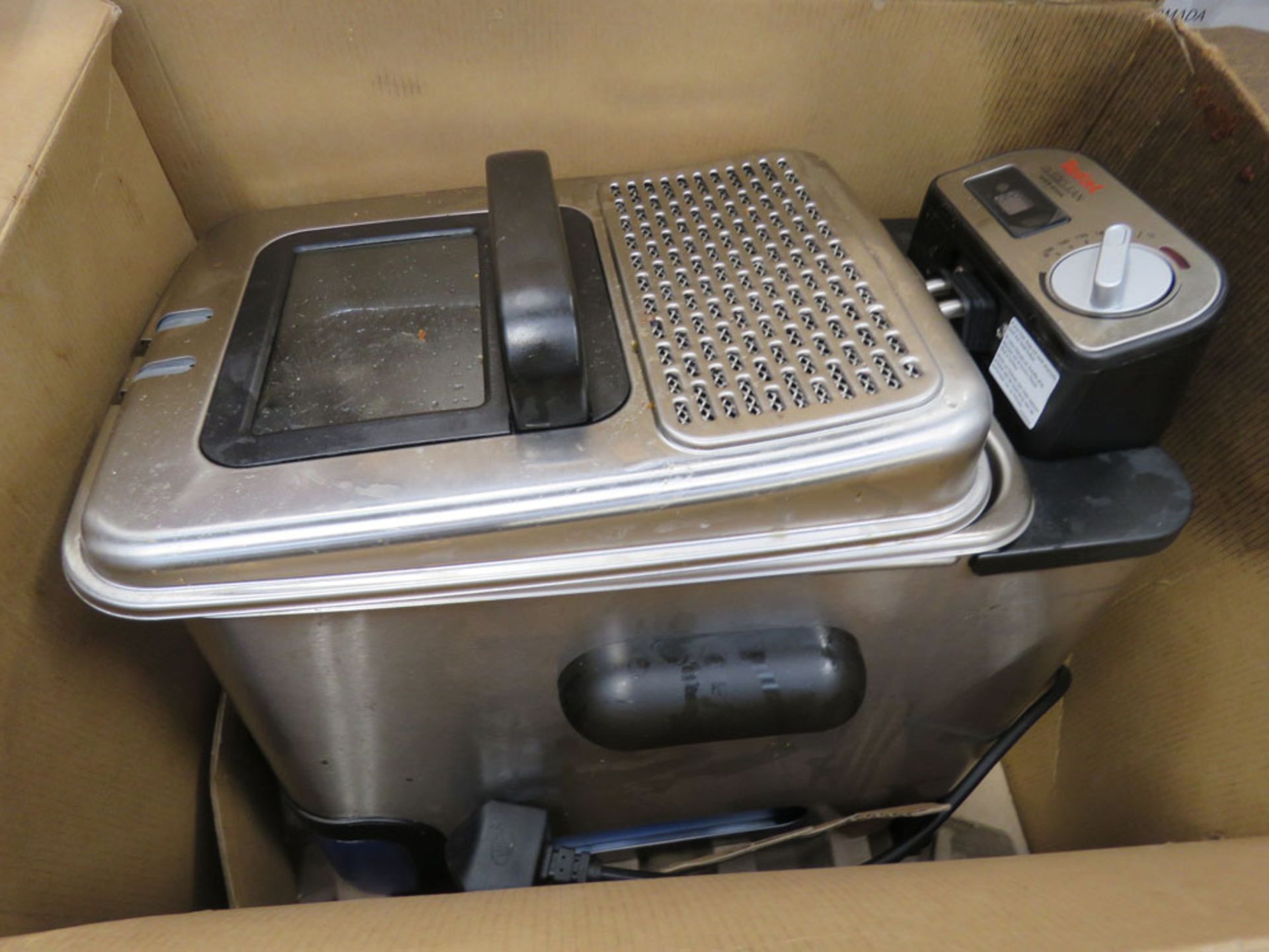 (TN5) Tefal filter fryer with box