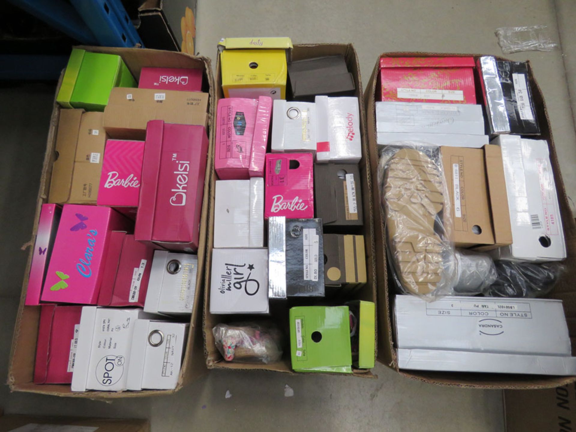 2 boxes of mixed ladies shoes