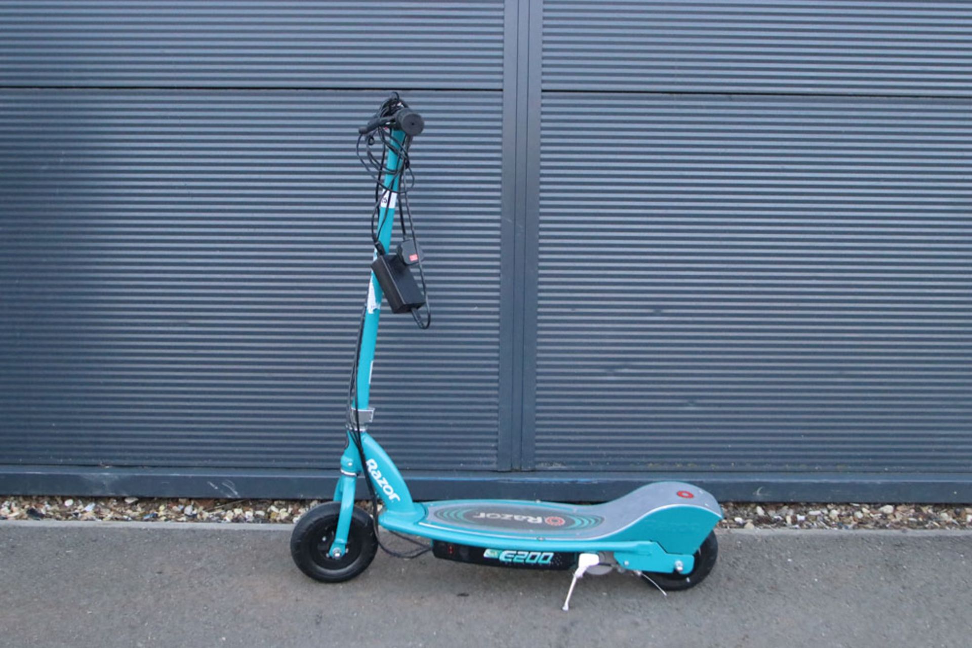 Razor electric scooter with charger