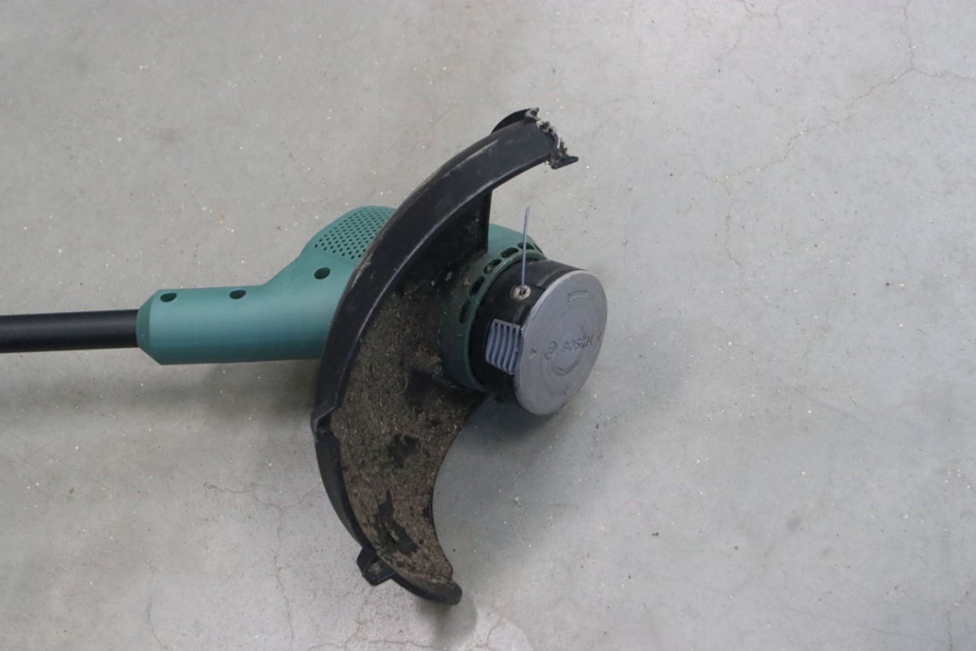 Small Bosch electric strimmer - Image 2 of 2