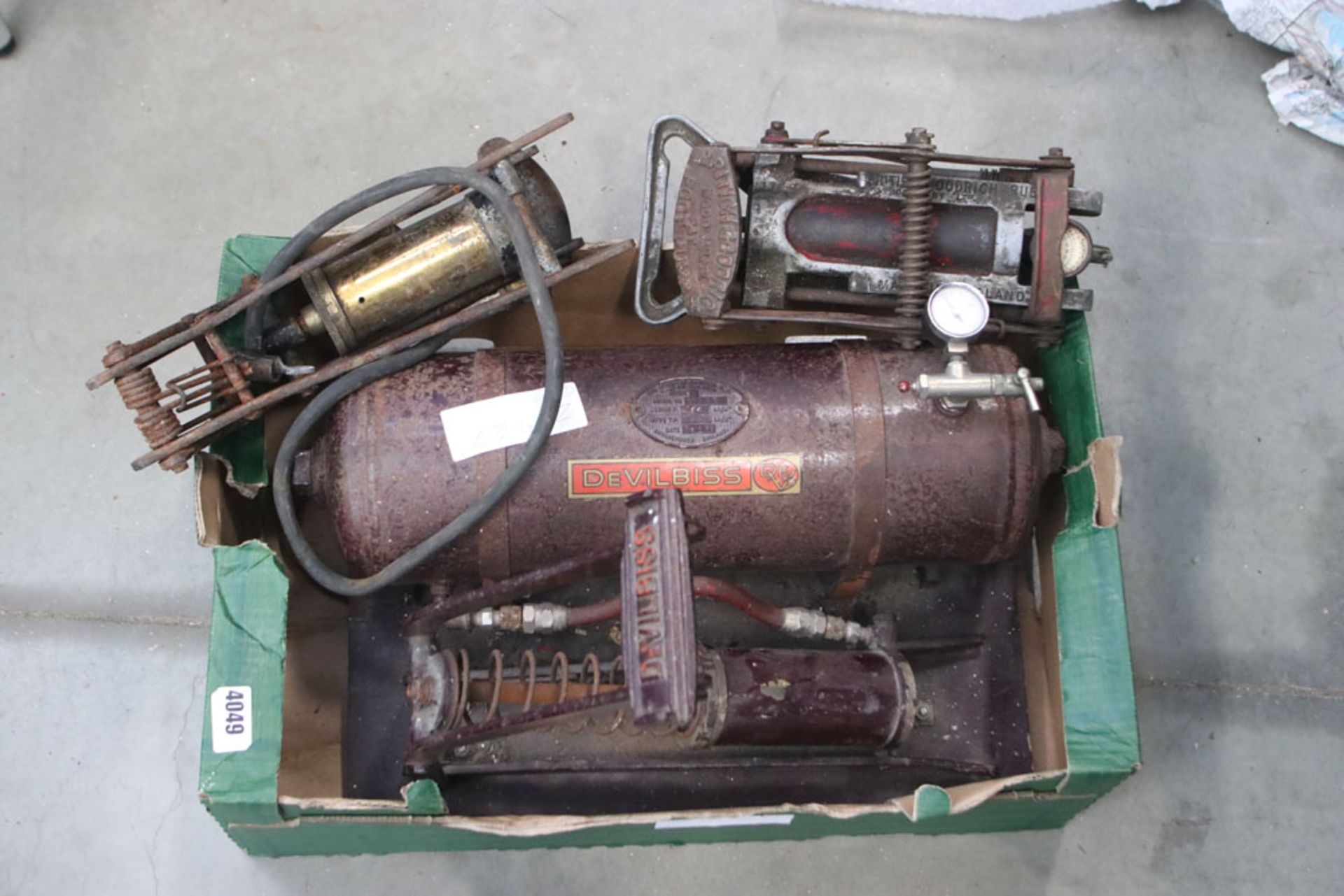 4053 - Box of vintage foot pumps
