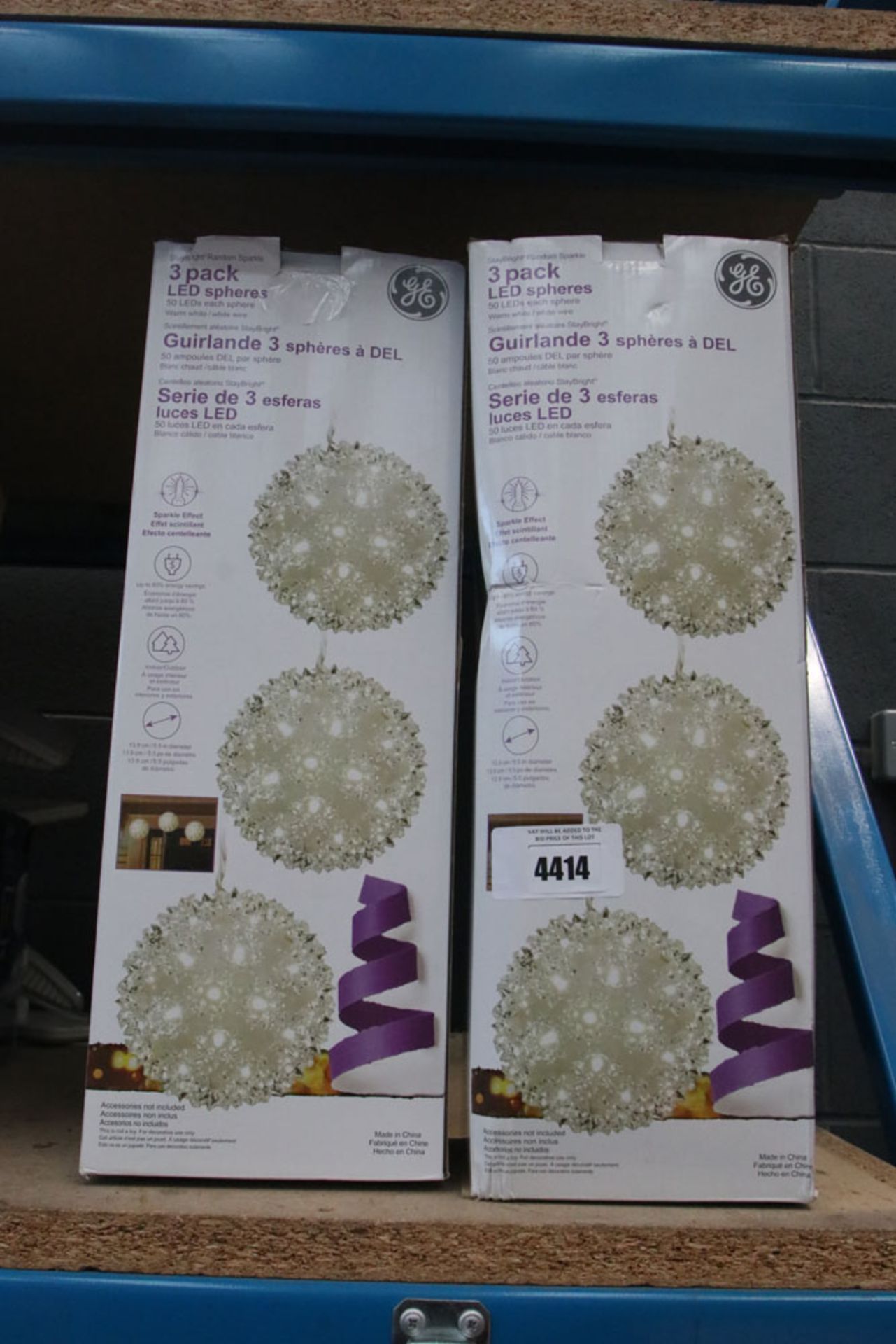 2 boxes of LED spheres