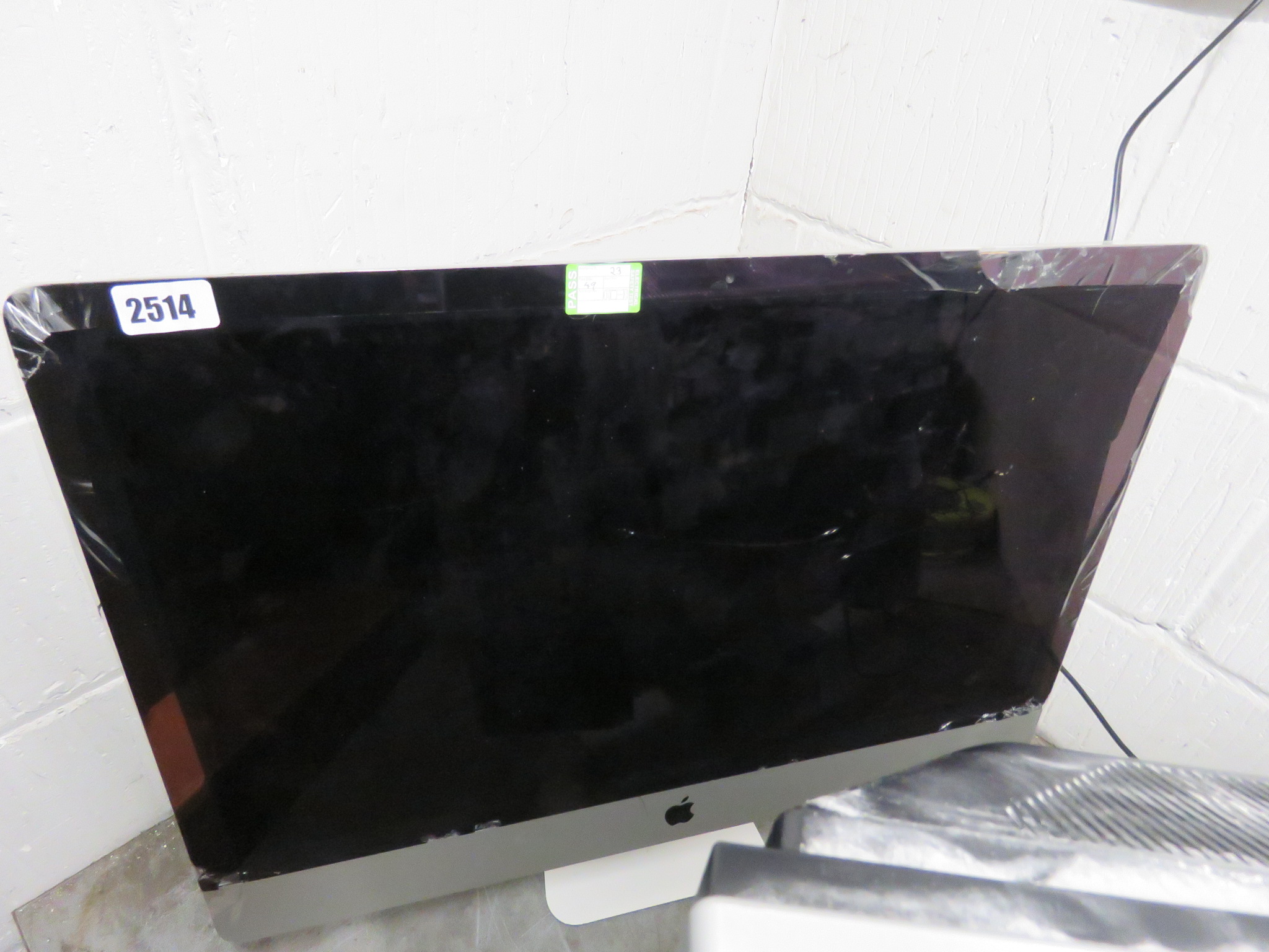 Apple display (badly damaged) (23)