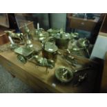 Quantity of brassware incl. chestnut cooker, watering can, horse and cart, etc.