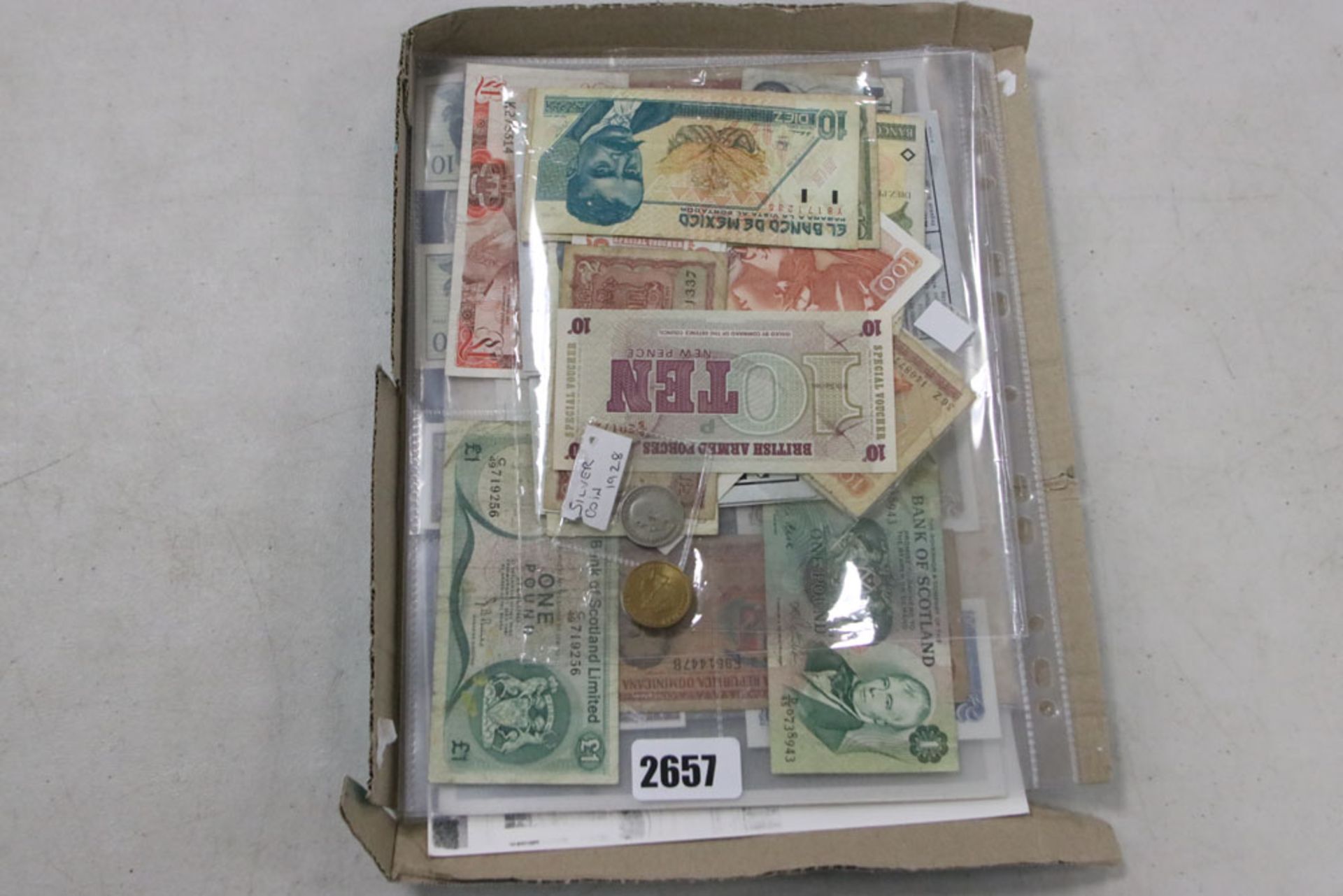 Tray of various bank notes and single 1928 silver sixpence