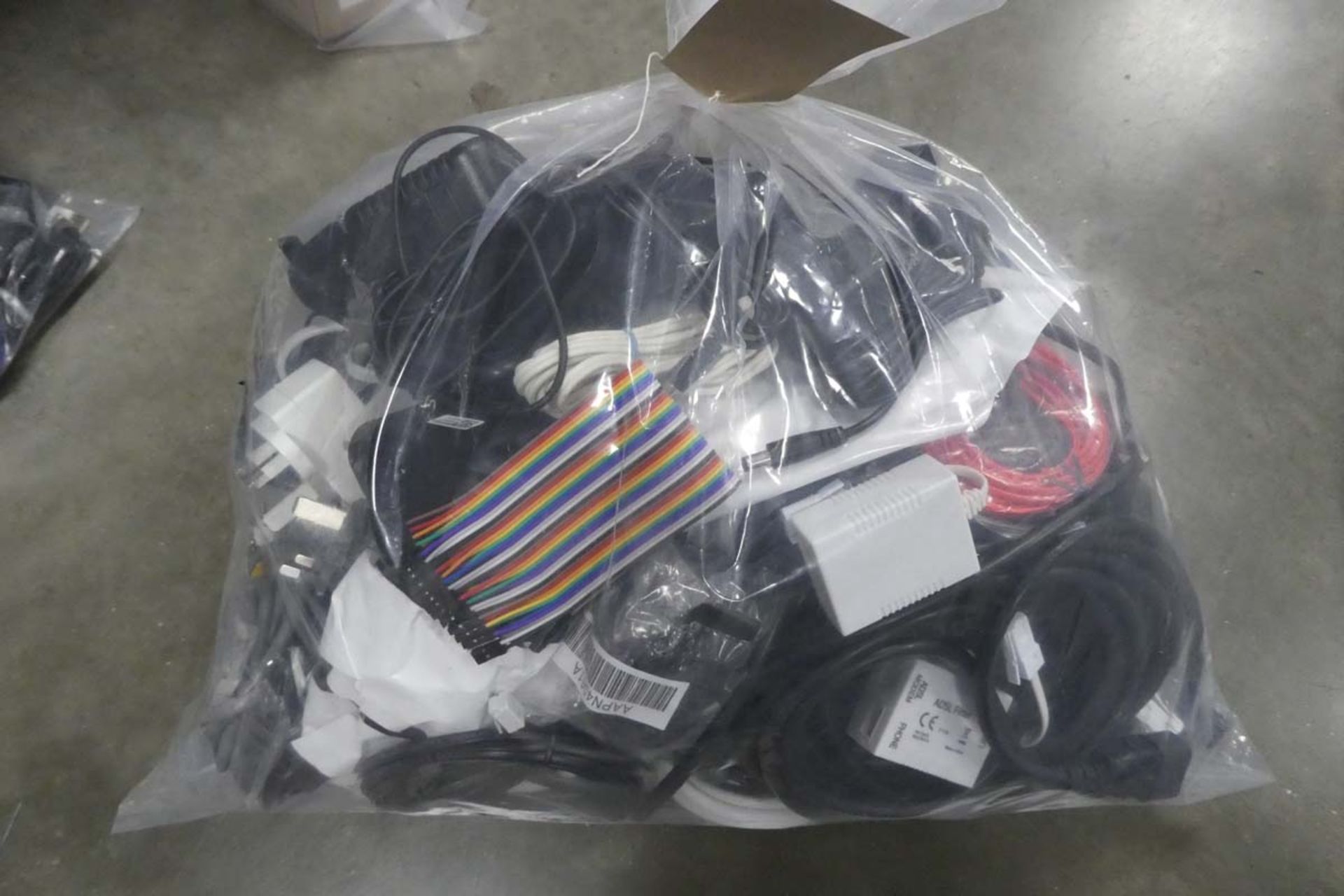 Bag containing mixed electrical items, sundries, cables, AV cabling etc.