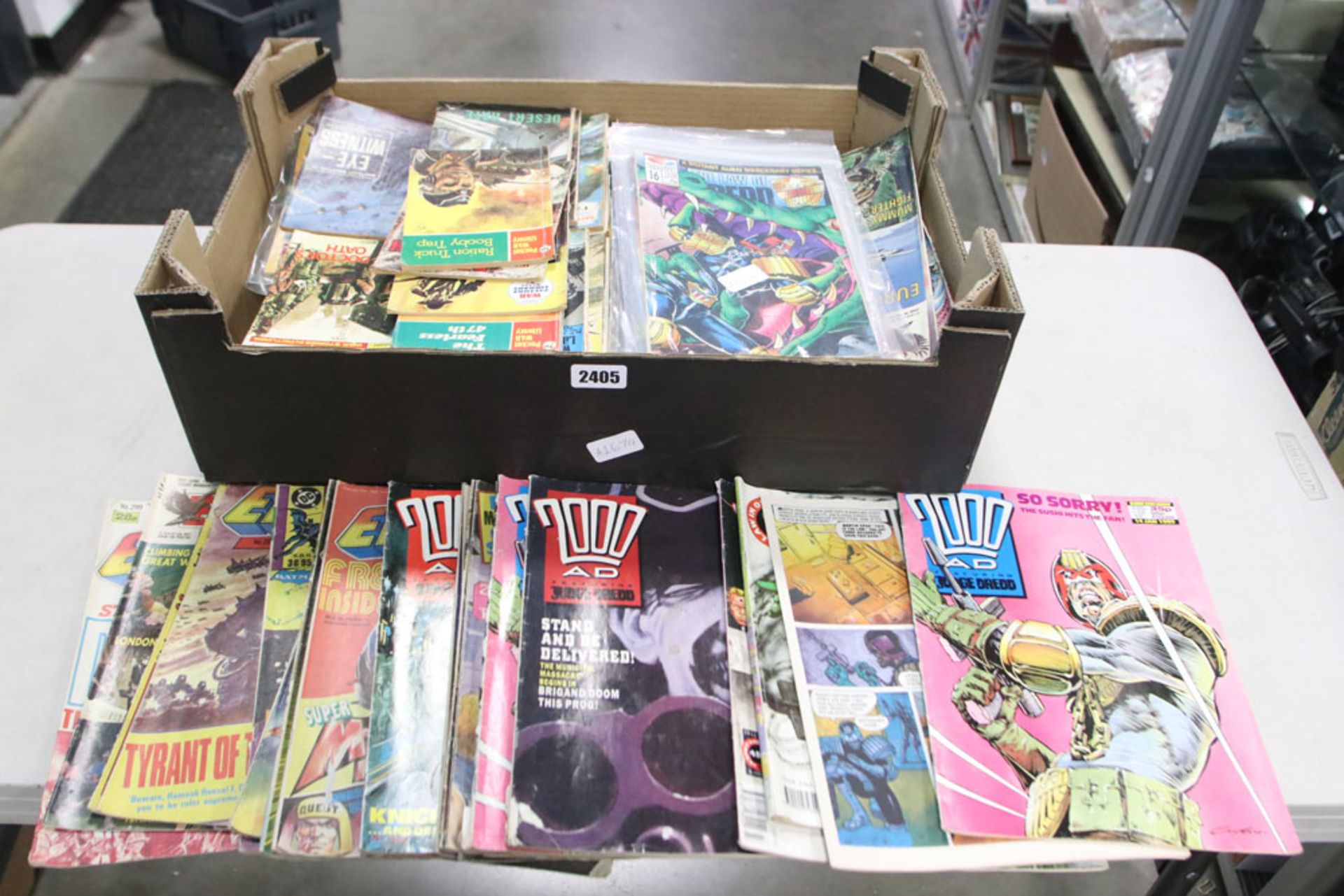 Tray containing 2000AD and other comic books