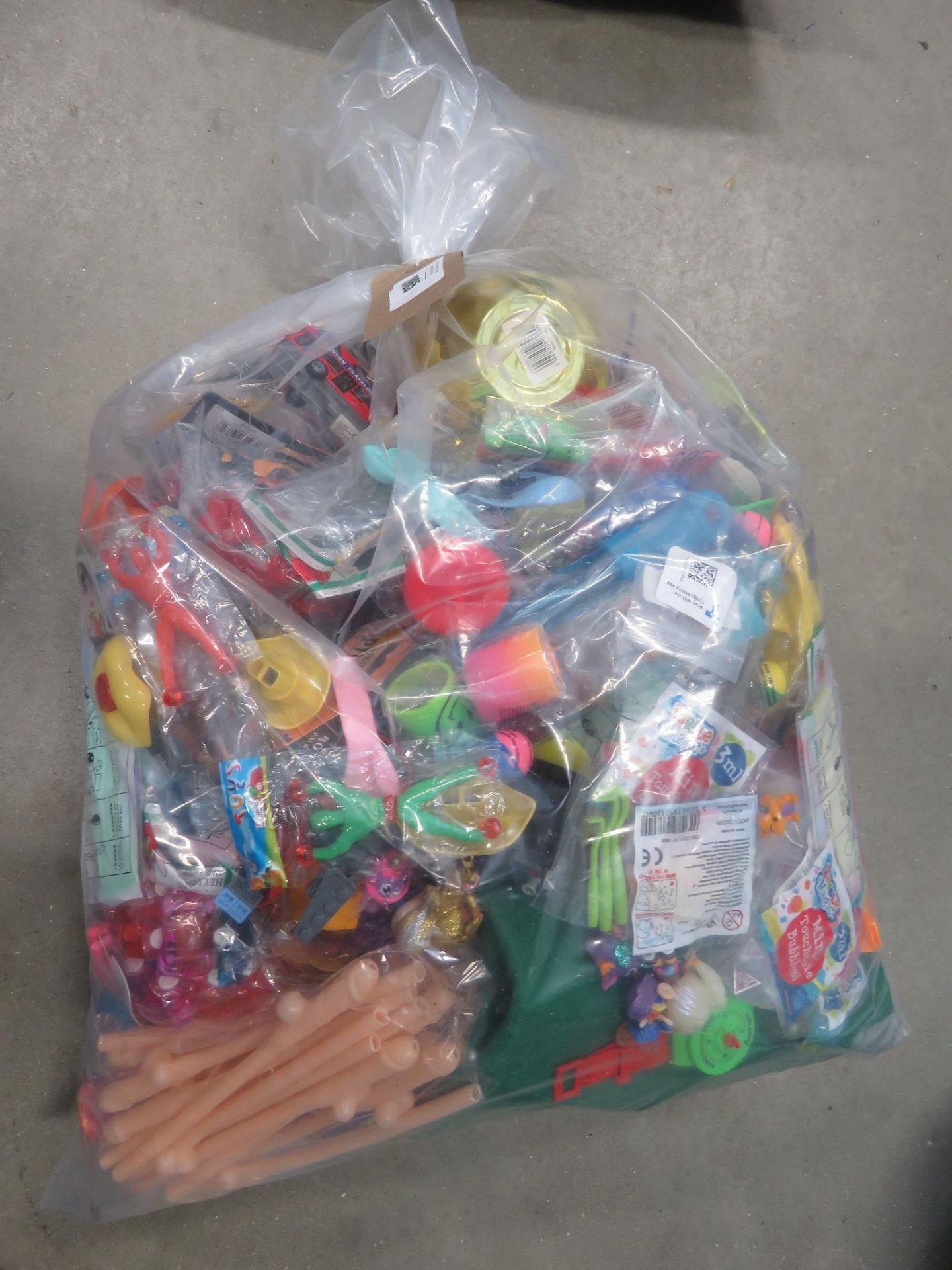 3510 Large bag of novelty toys, party bag fillers, building blocks, spooky spiders, bubbles etc