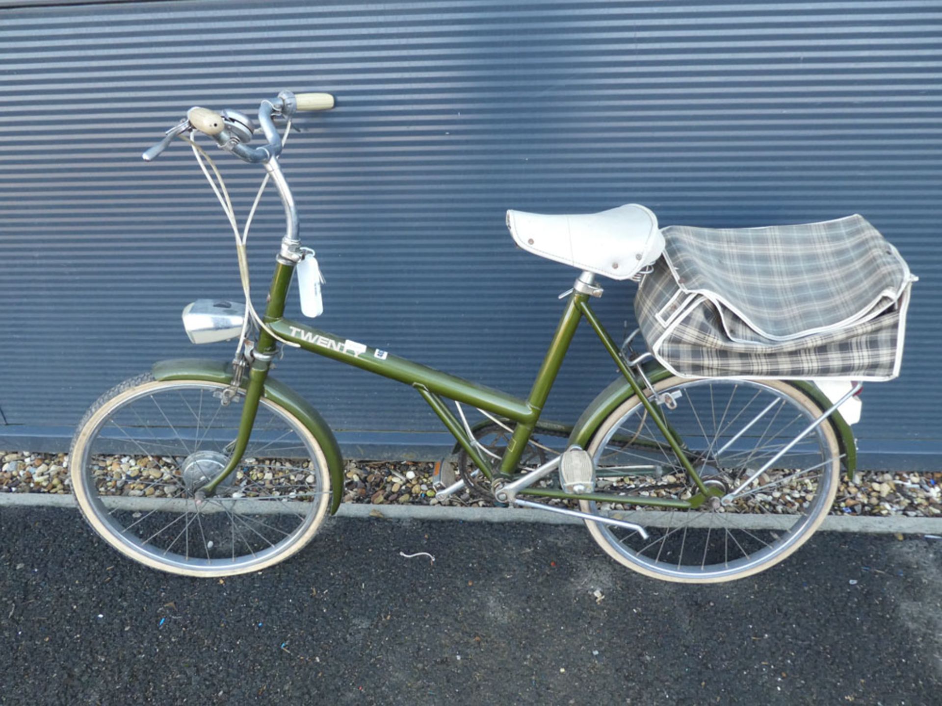 Green vintage 20 Shopper style bike