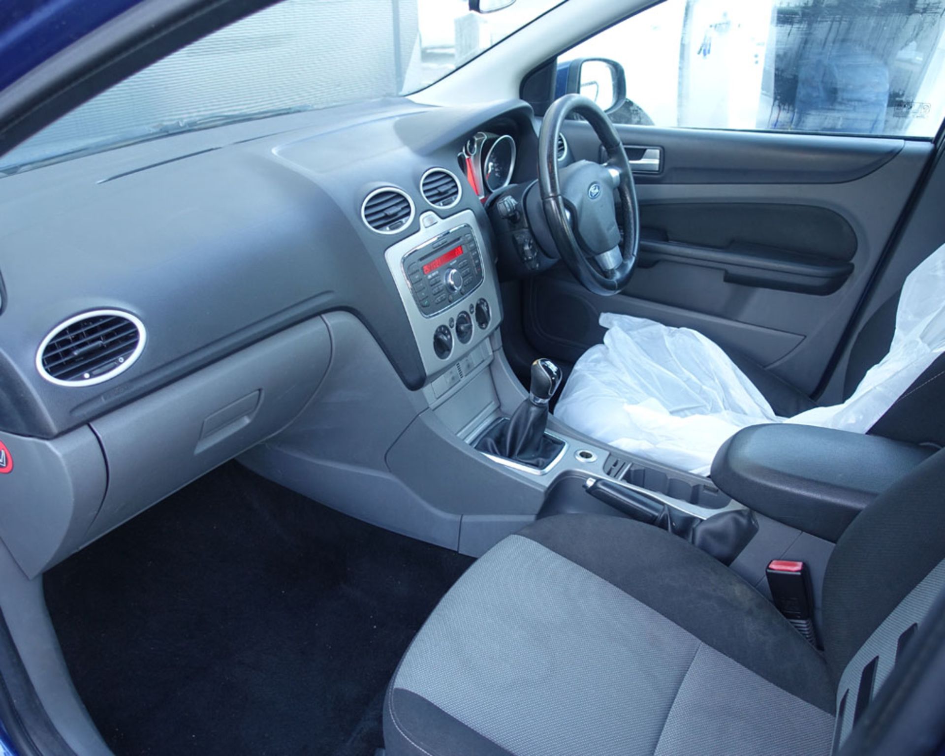 RJ09 VKV (2009) Ford Focus Zetec 1560cc TDCI 5 door hatchback, No documents, MOT to 13.3.22. - Image 6 of 9