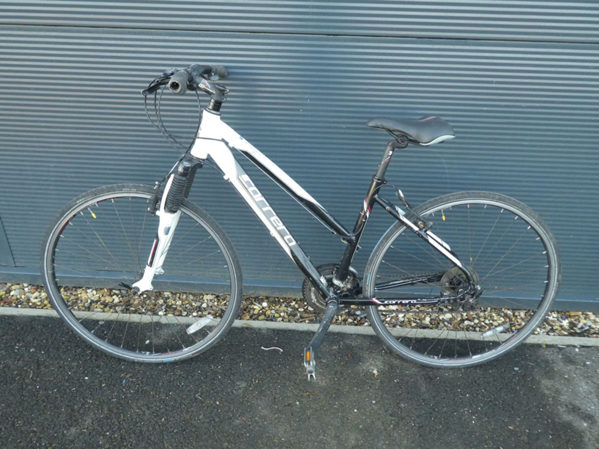 Black and white Carrera town bike