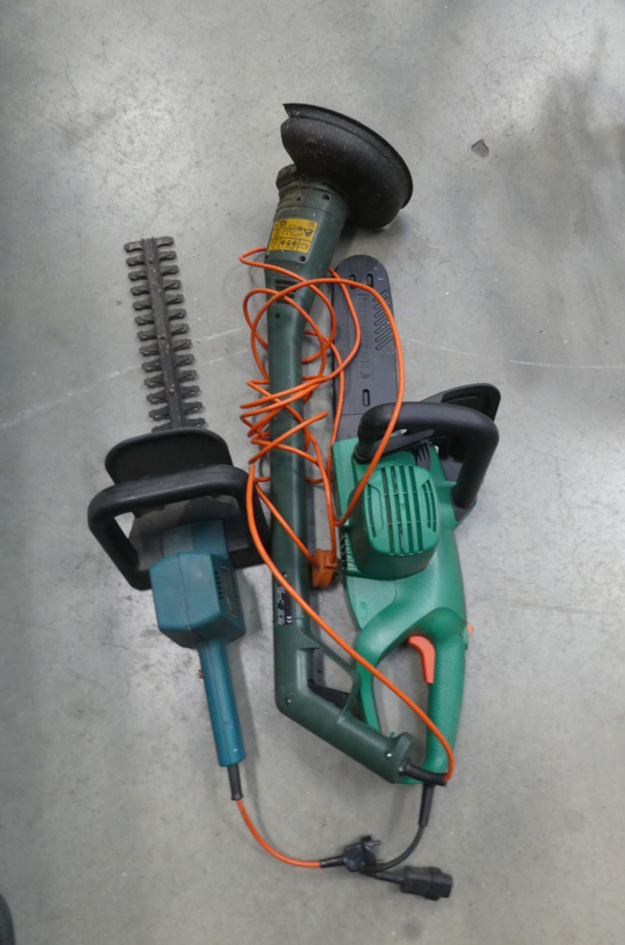 Black and Decker electric hedgecutter, chainsaw, strimmer, and various other handtools - Image 2 of 3